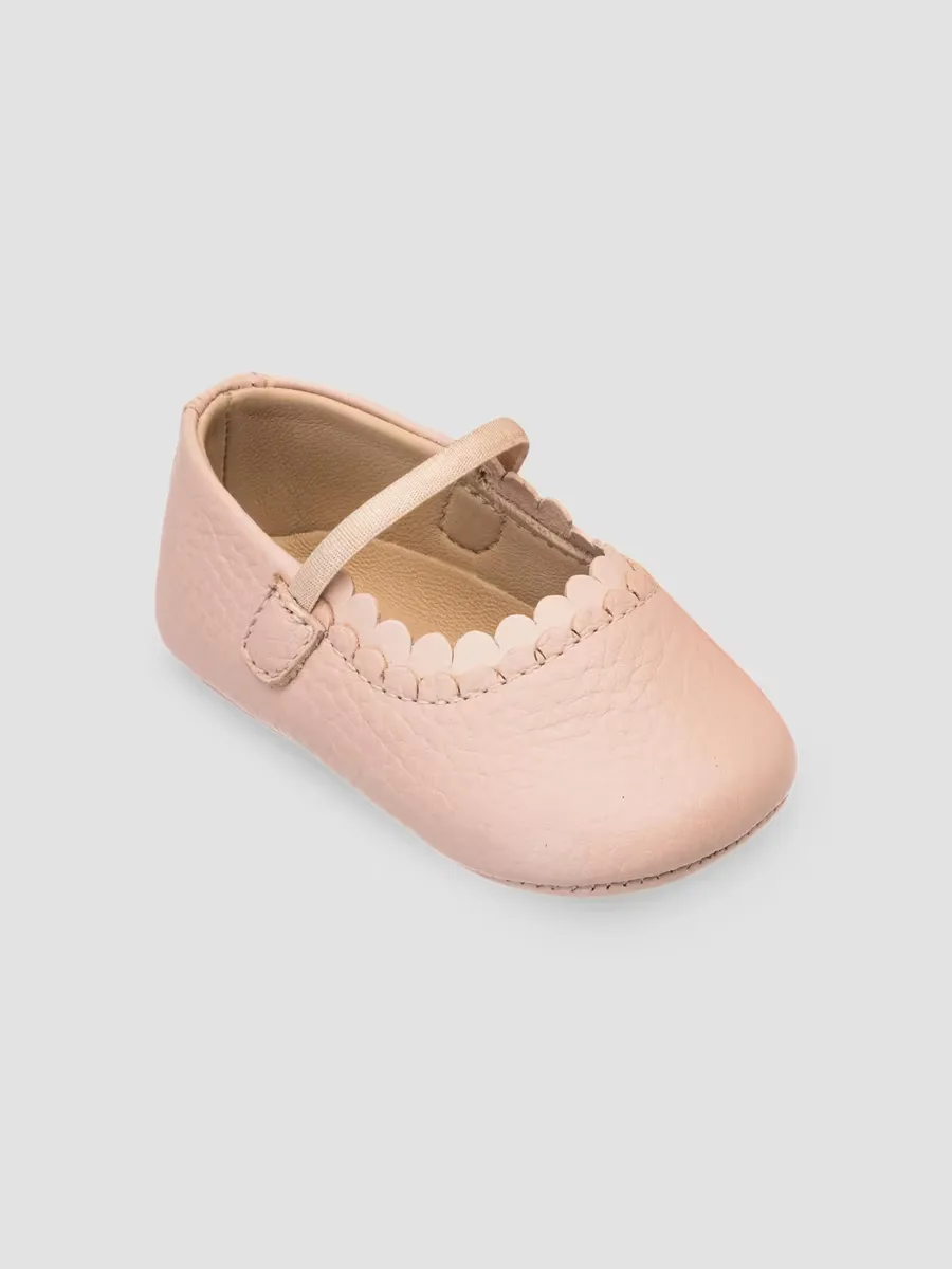 Scalloped Mary Jane Crib Shoes by Elephantito