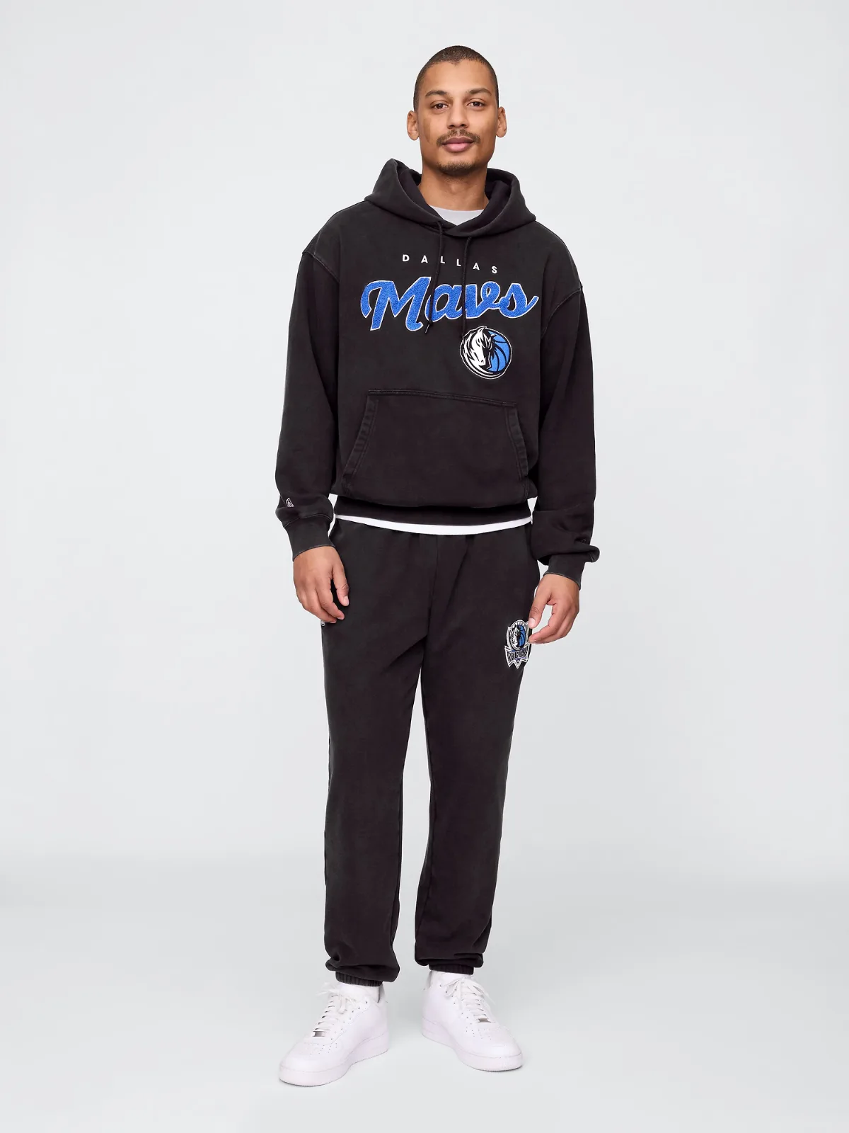 NBA Dallas Mavericks Logo Heavyweight Joggers by Gap