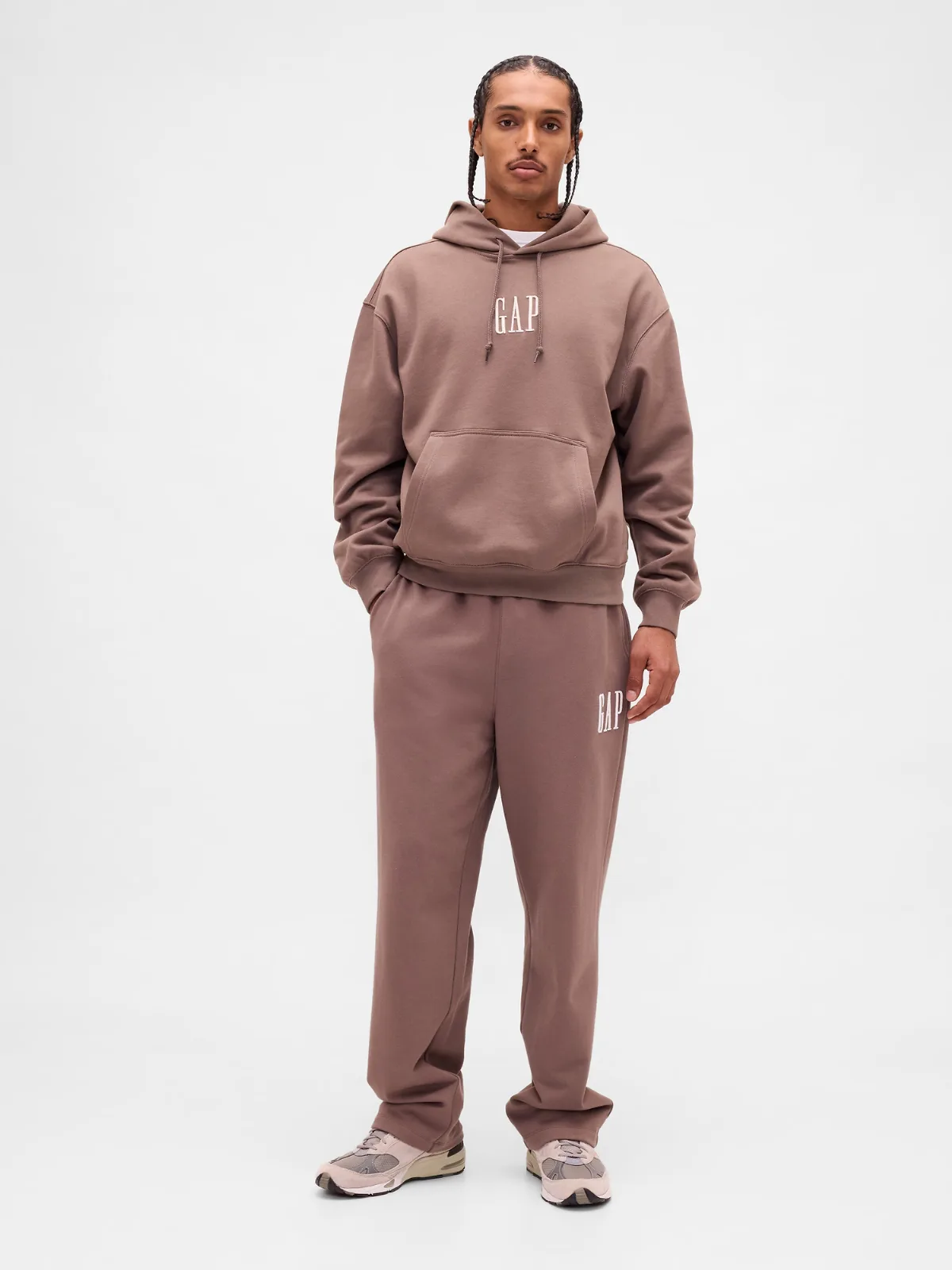 Heavyweight Relaxed Logo Sweatpants by Gap