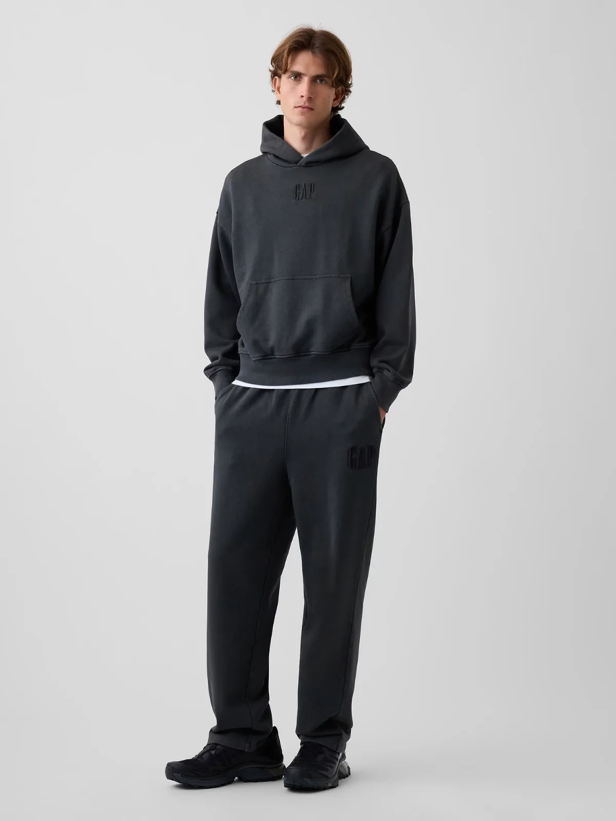 Heavyweight Relaxed Logo Sweatpants by Gap