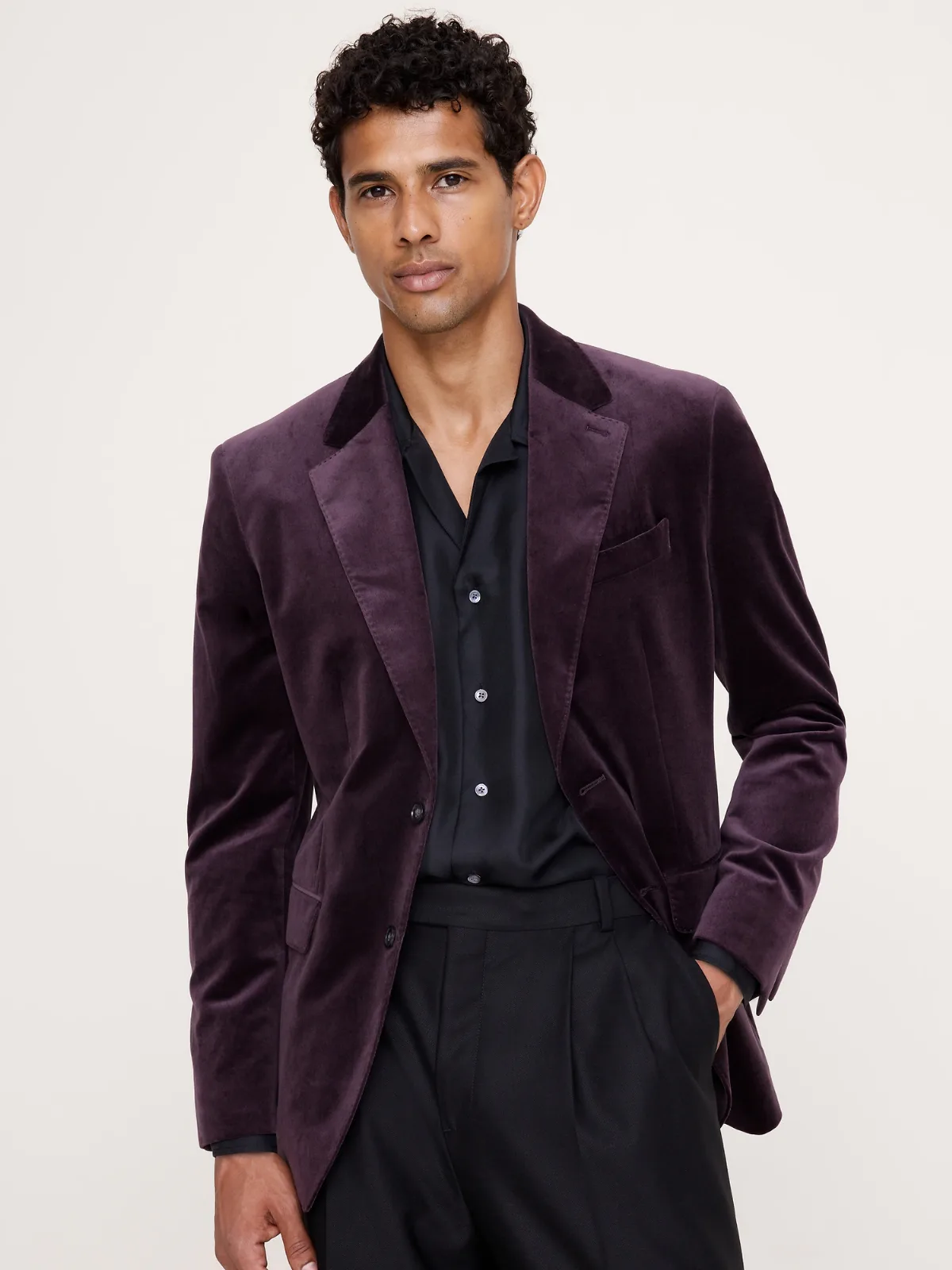 Tailored Slim Velvet Blazer