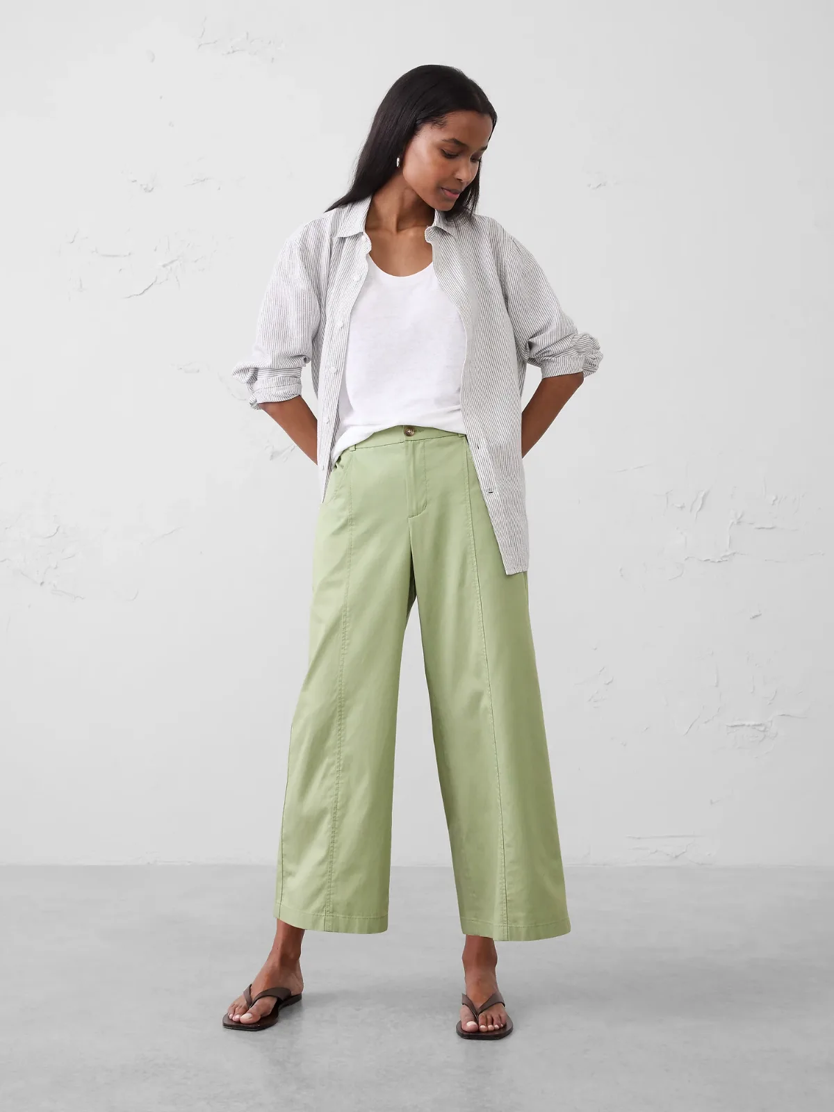 Wide-Leg Mid-Rise Lightweight Twill Cropped Trouser by Banana Republic