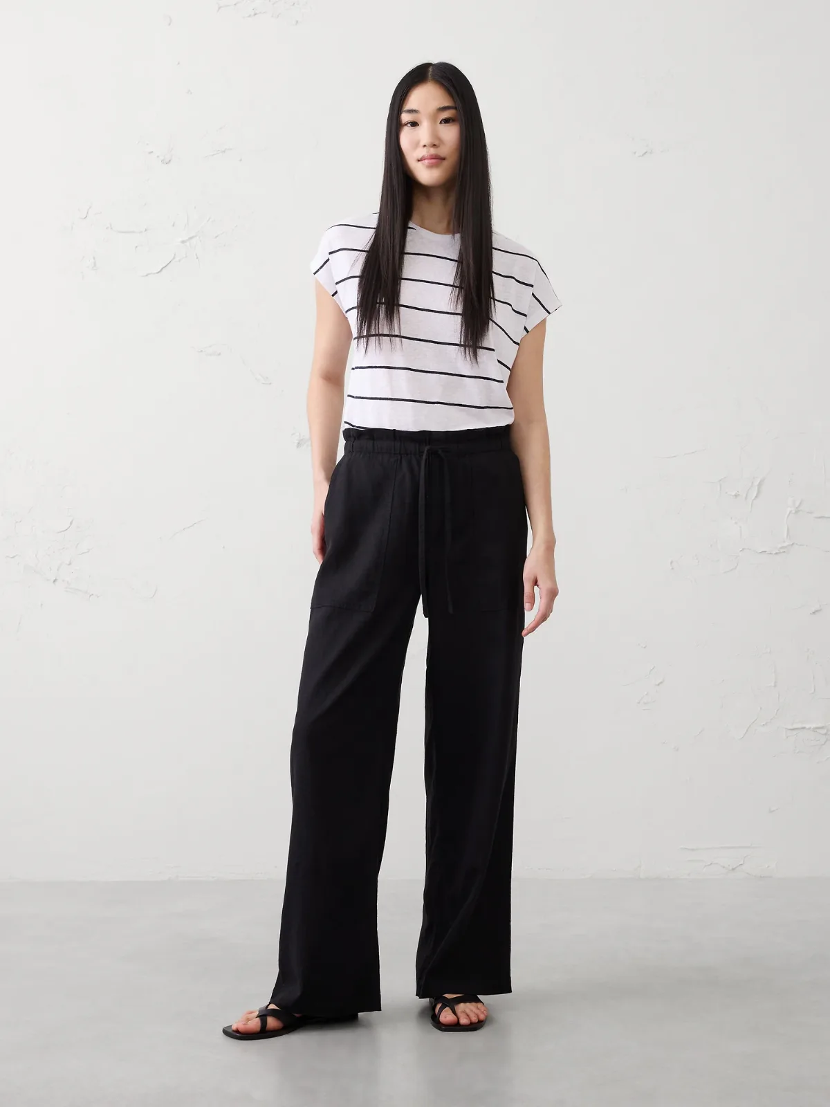 Straight Mid-Rise Linen-Blend Pull-On Pant by Banana Republic