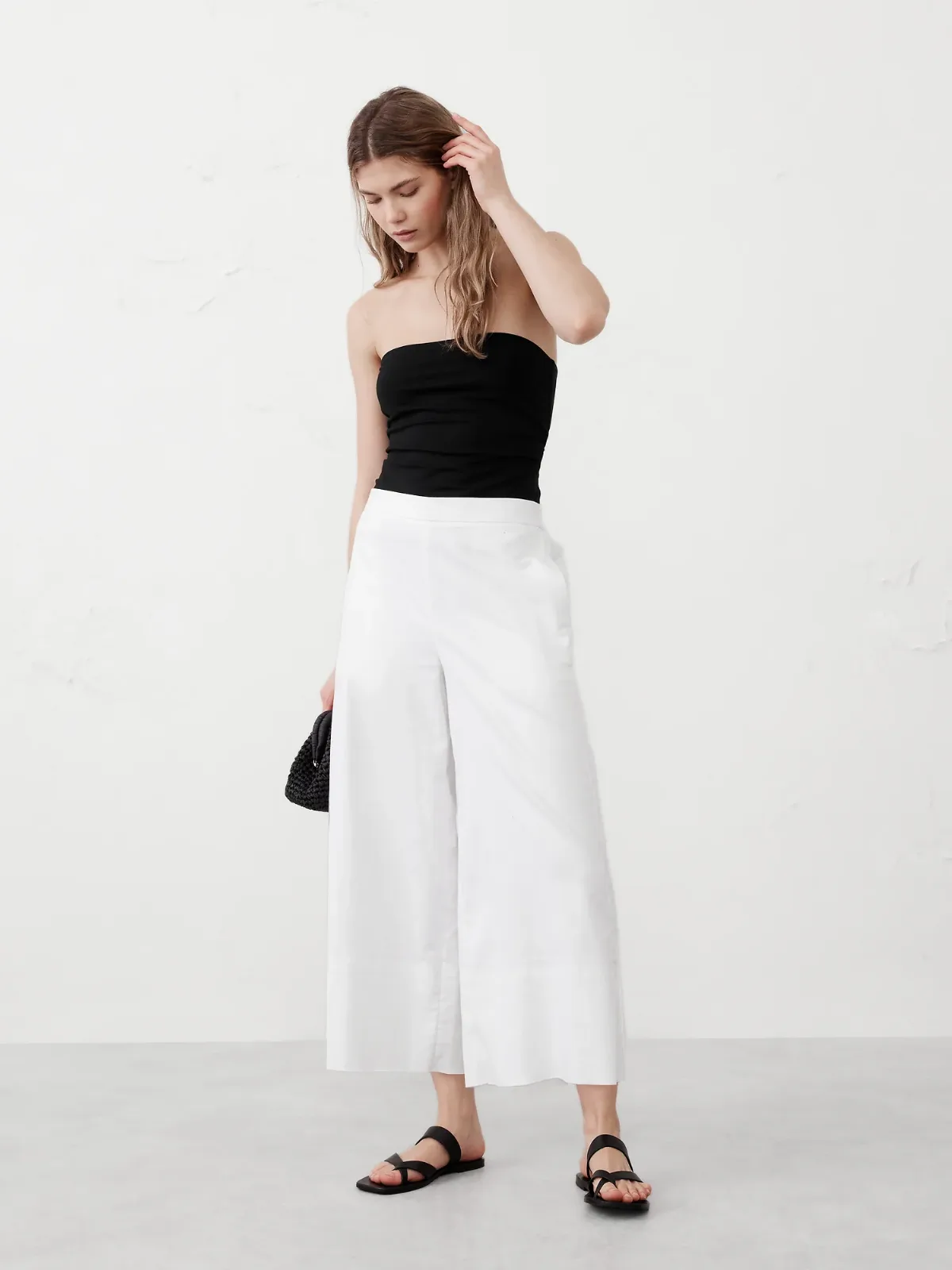 Wide-Leg Linen-Blend Cropped Pull-On Pant by Banana Republic