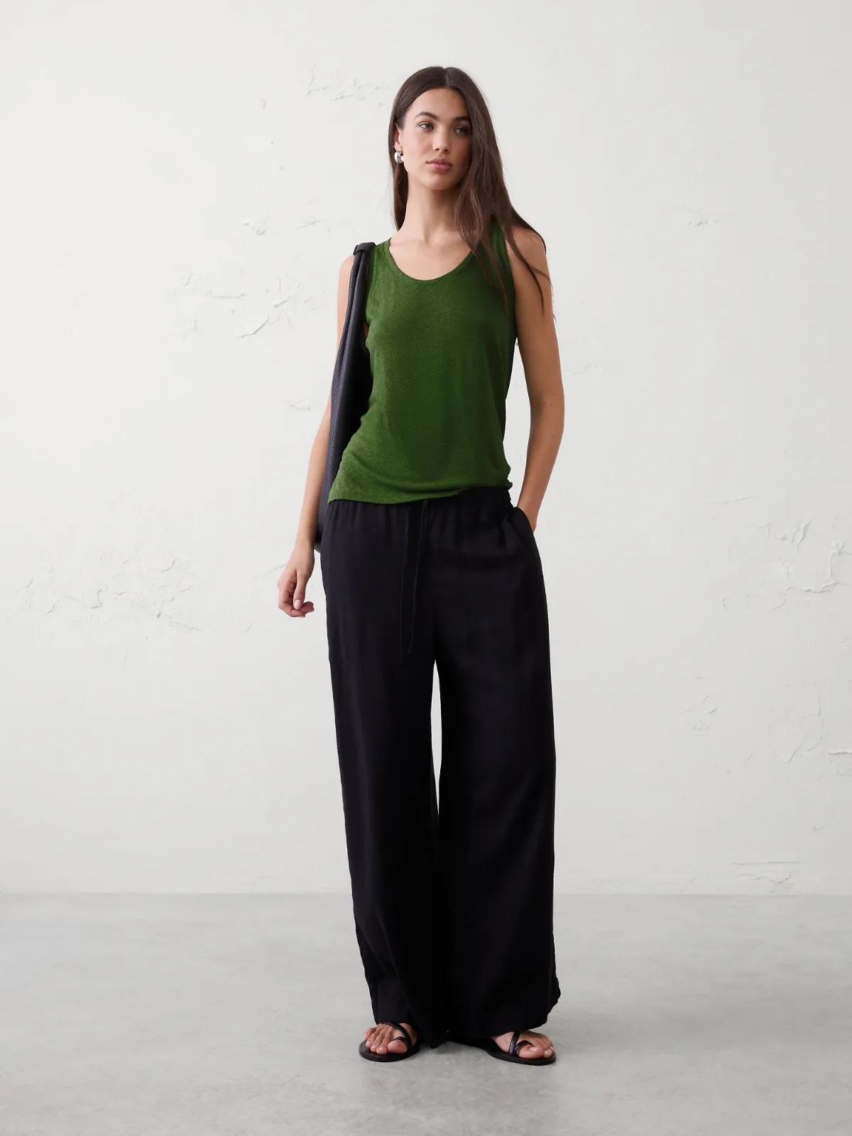 Linen-Blend Scoop-Neck Tank by Banana Republic