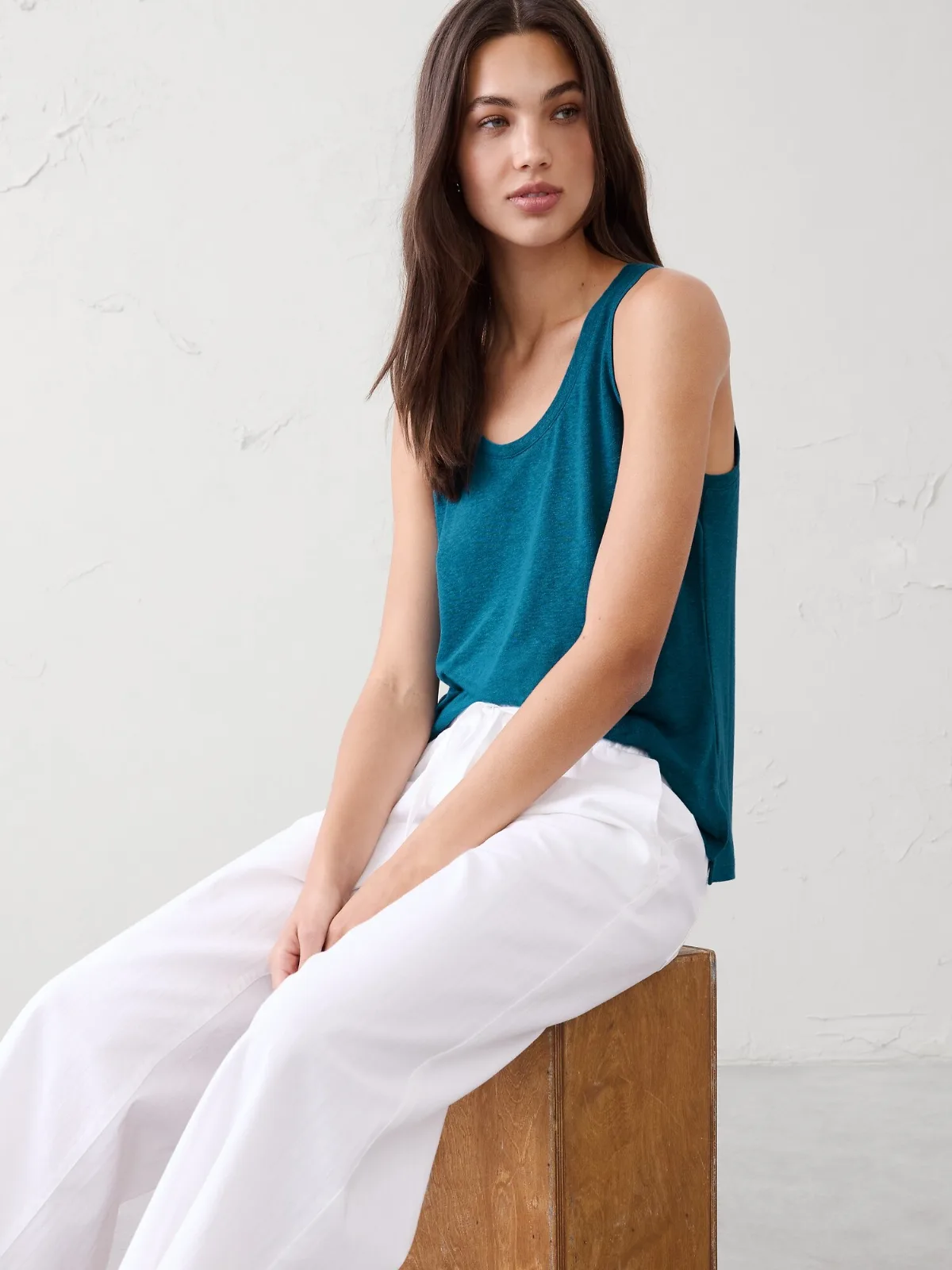 Linen-Blend Scoop-Neck Tank by Banana Republic