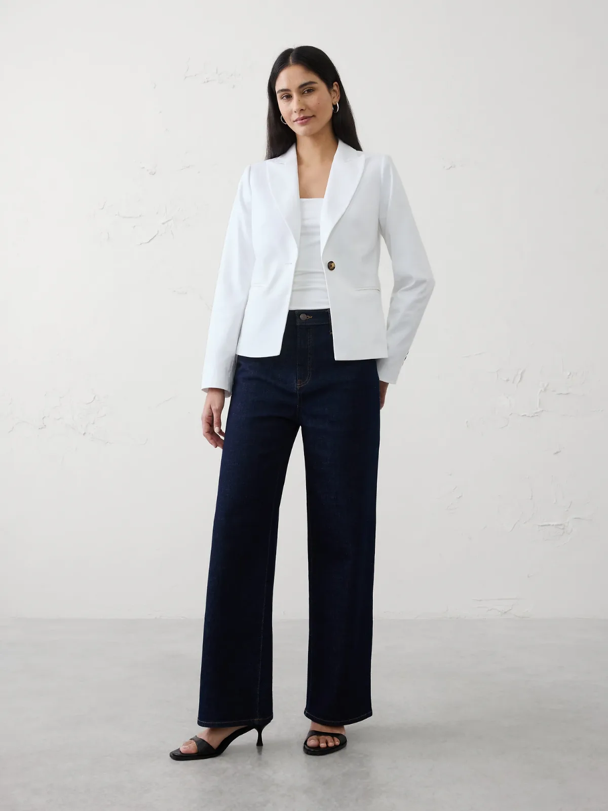 Linen-Blend Tailored Blazer by Banana Republic