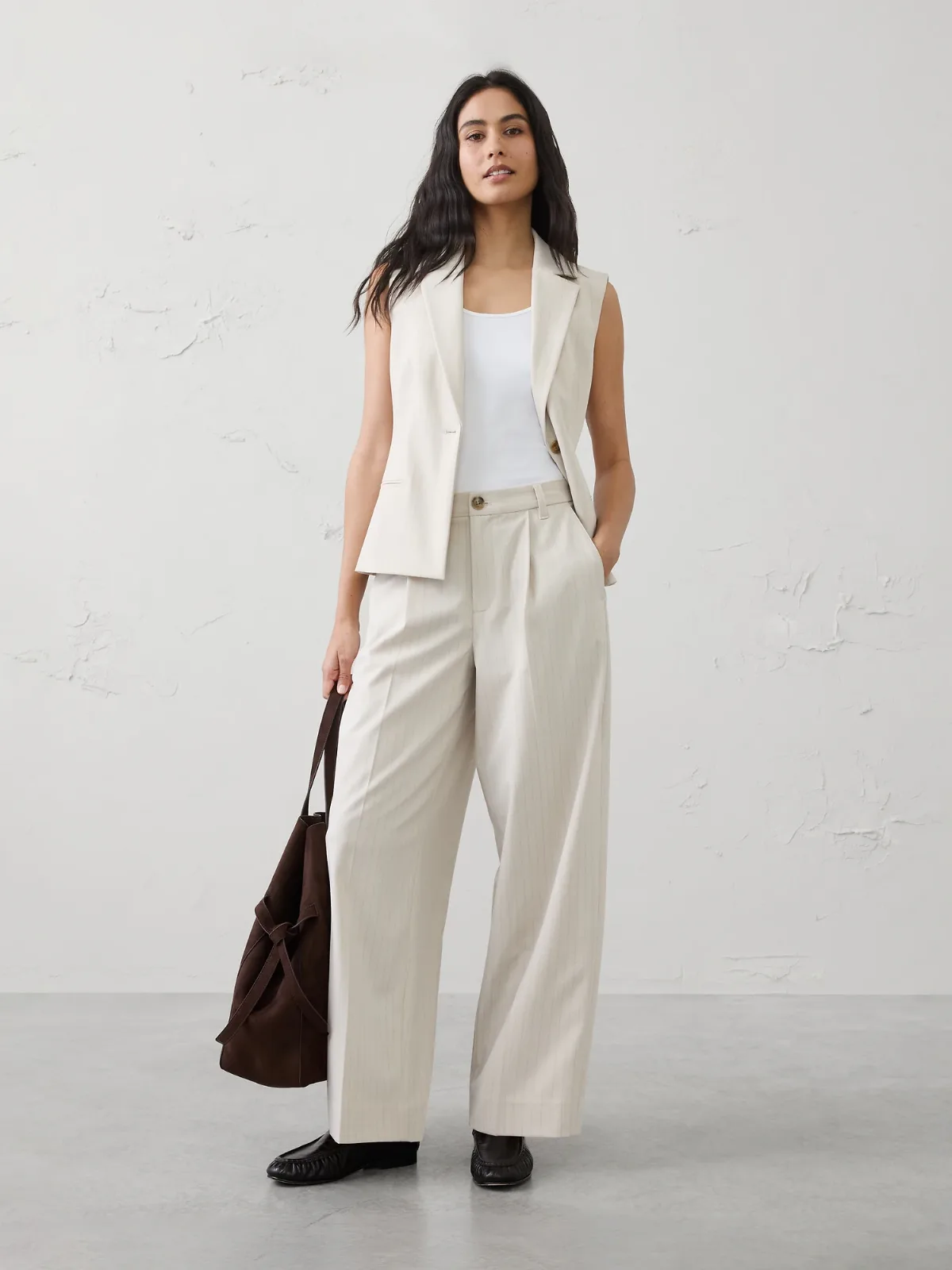 Straight-Leg Mid-Rise Relaxed Trouser by Banana Republic