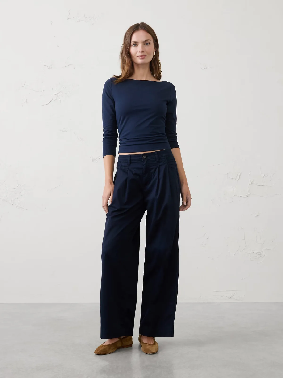Straight Mid-Rise Twill Pleated Pant by Banana Republic