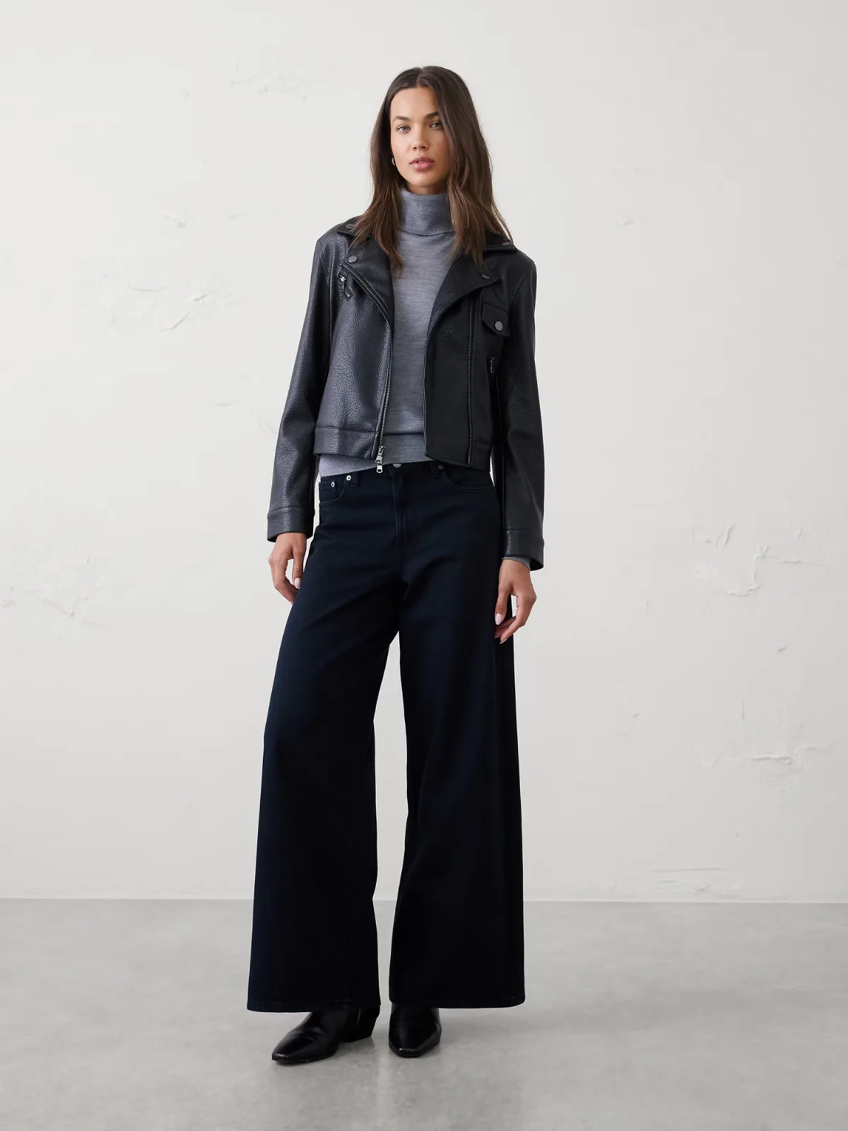 Wide-Leg Mid-Rise Jean