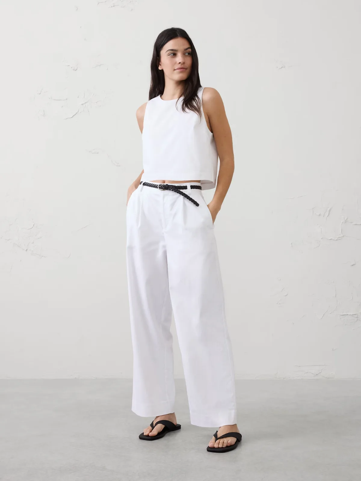 Straight-Leg High-Rise Linen-Blend Pleated Pant by Banana Republic