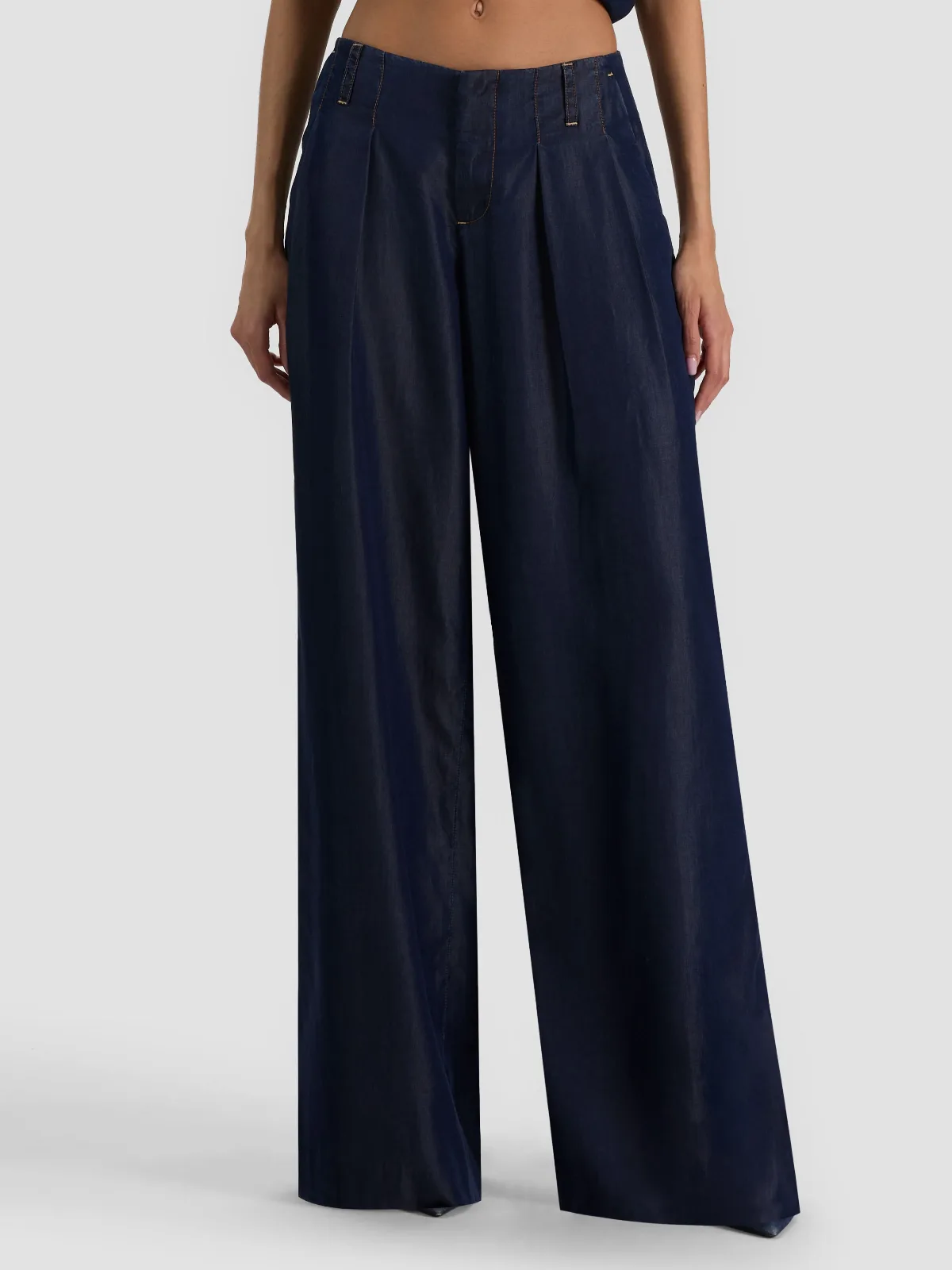 Elias Double Pleat Jean by Alice + Olivia