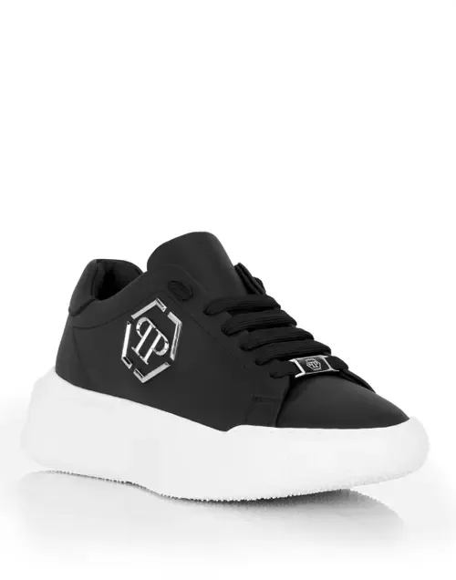Godzilla Runner Hexagon Performance by PHILIPP PLEIN