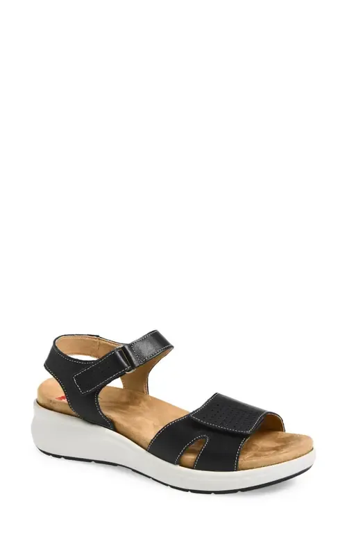 Marta Sandal by On Foot