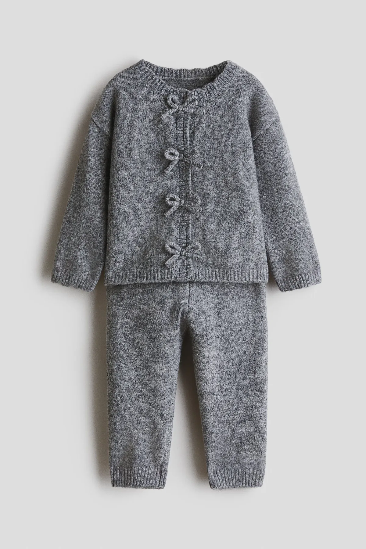 2-Piece Fine-Knit Set with Bow Appliqus by H&M