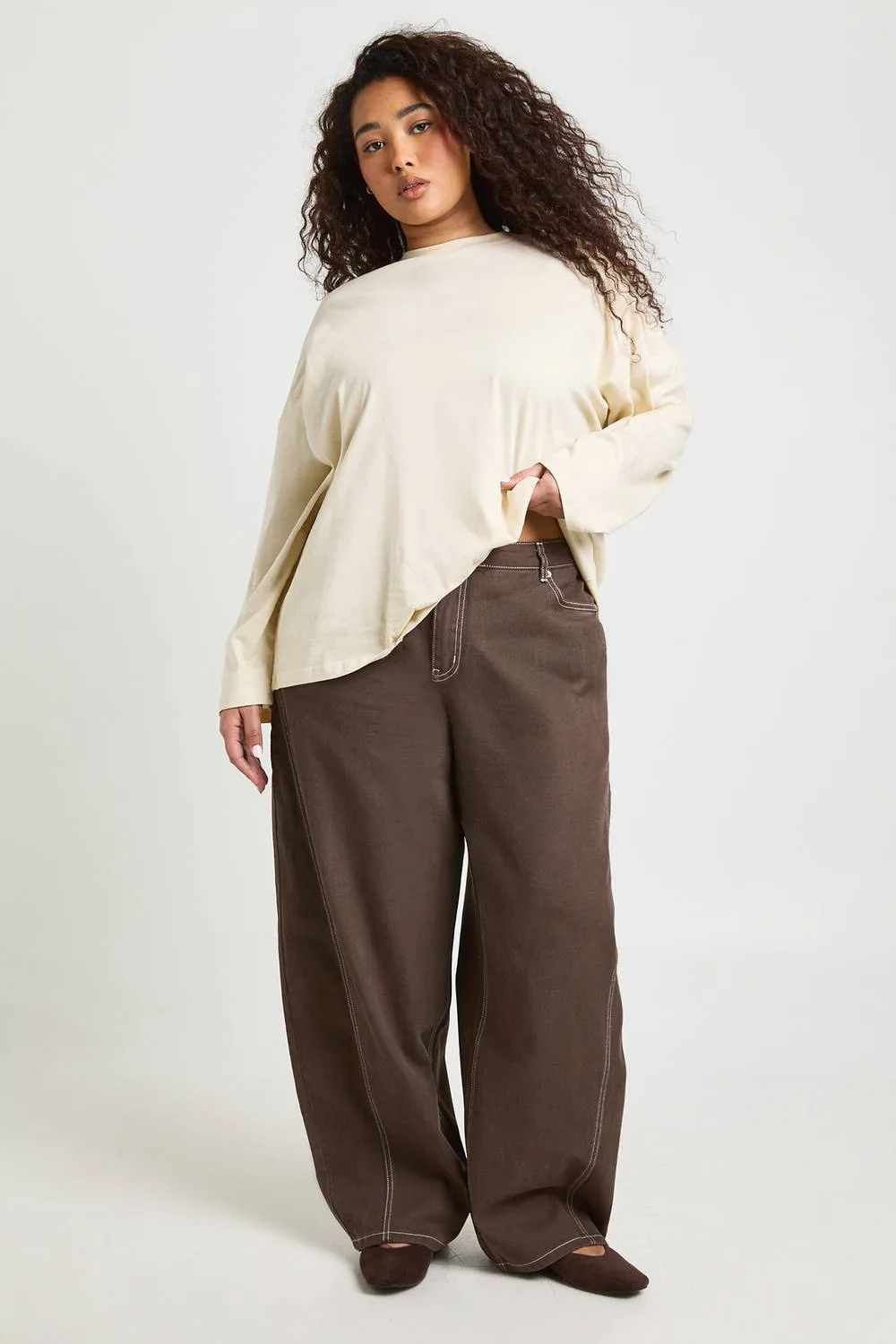 Mid Waist Barrel Jean by boohoo
