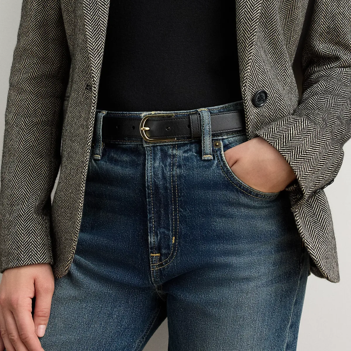 Rounded-Buckle Leather Skinny Belt