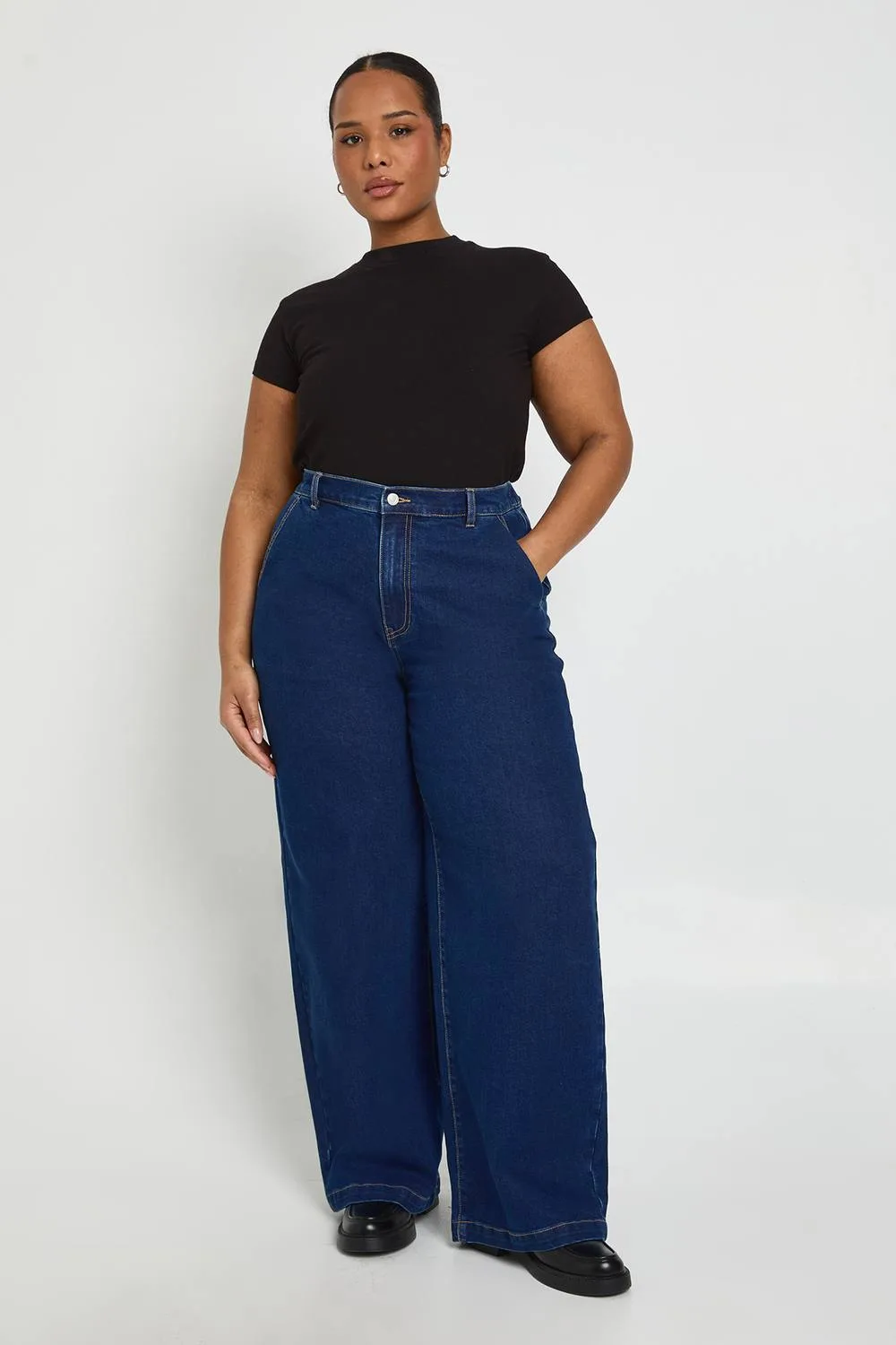 Elasticated Back Wide Leg Jean by boohoo