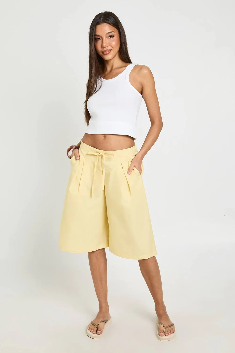 Cotton Poplin Pleated Bermuda Short by boohoo