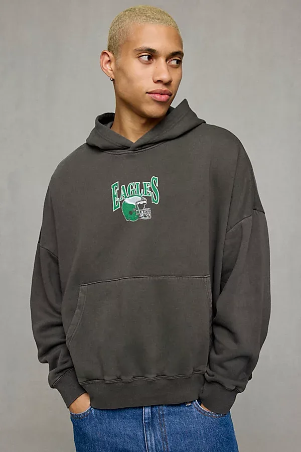 NFL UO Exclusive Team Graphic Boxy Fit Hoodie Sweatshirt
