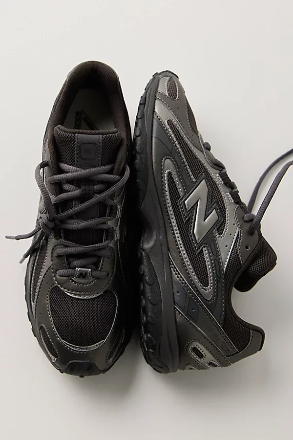 204L Sneakers