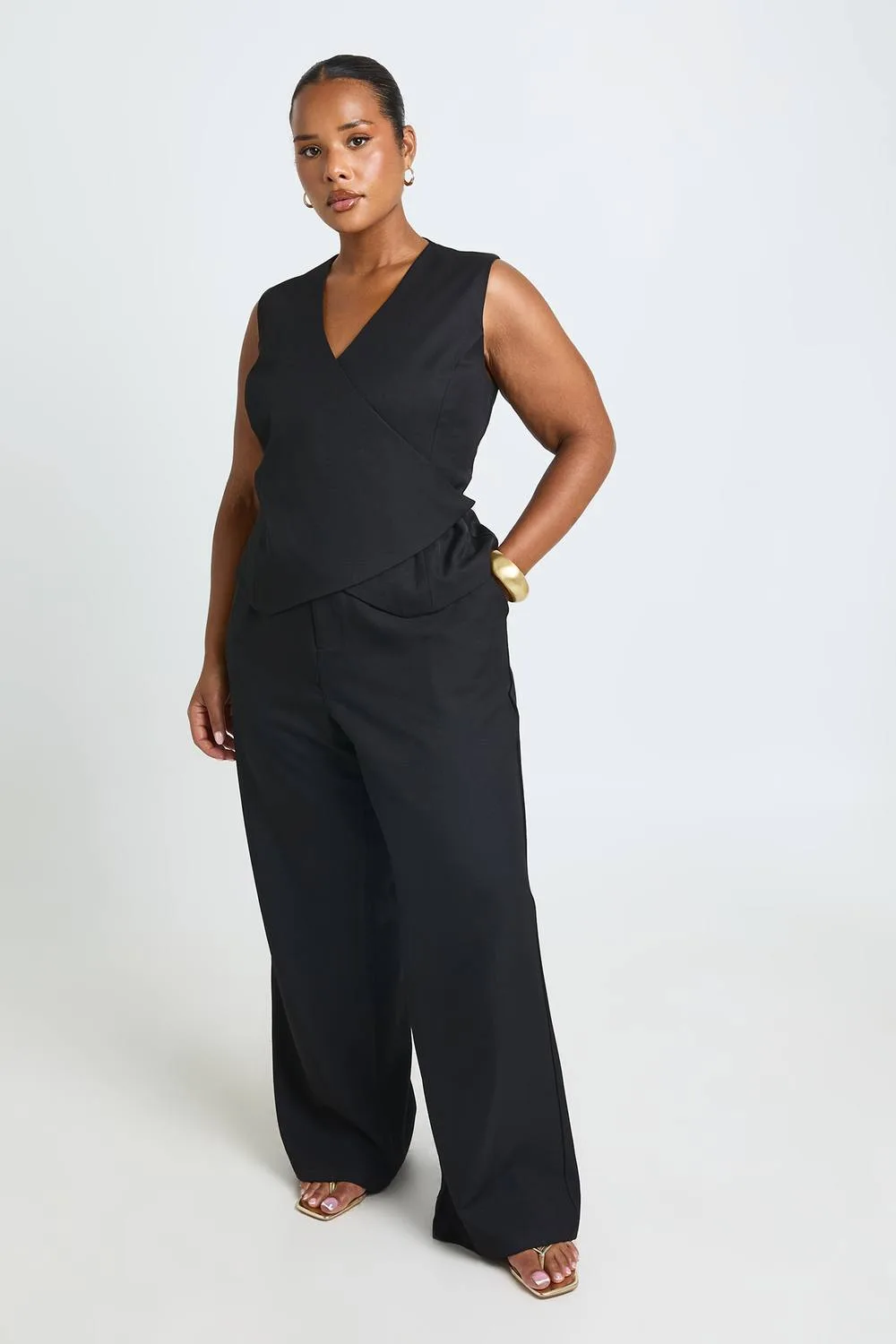 Tailored Straight Leg Trouser by boohoo