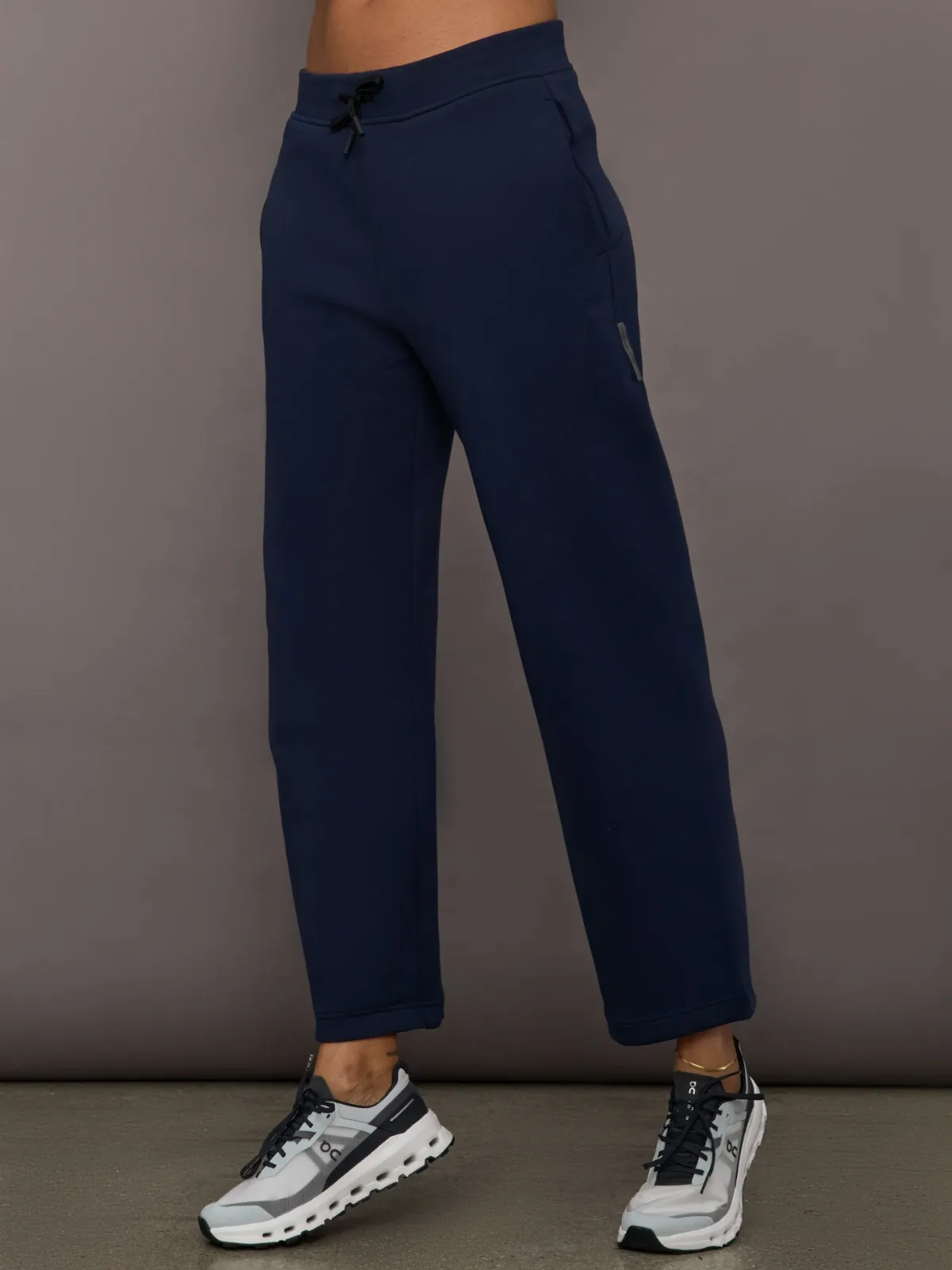 Focus Tech Sweatpants by On