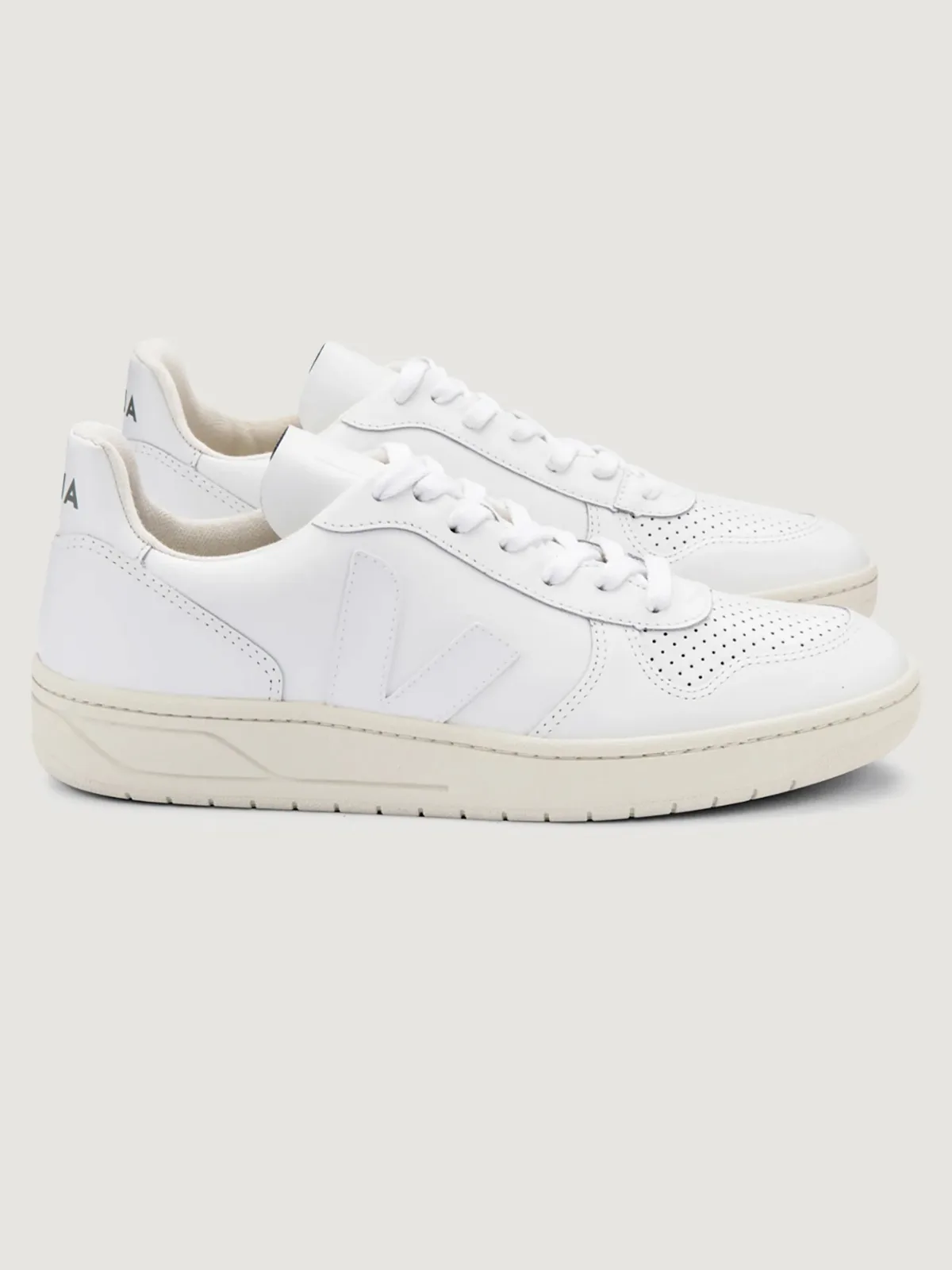 Veja V-10 by VEJA
