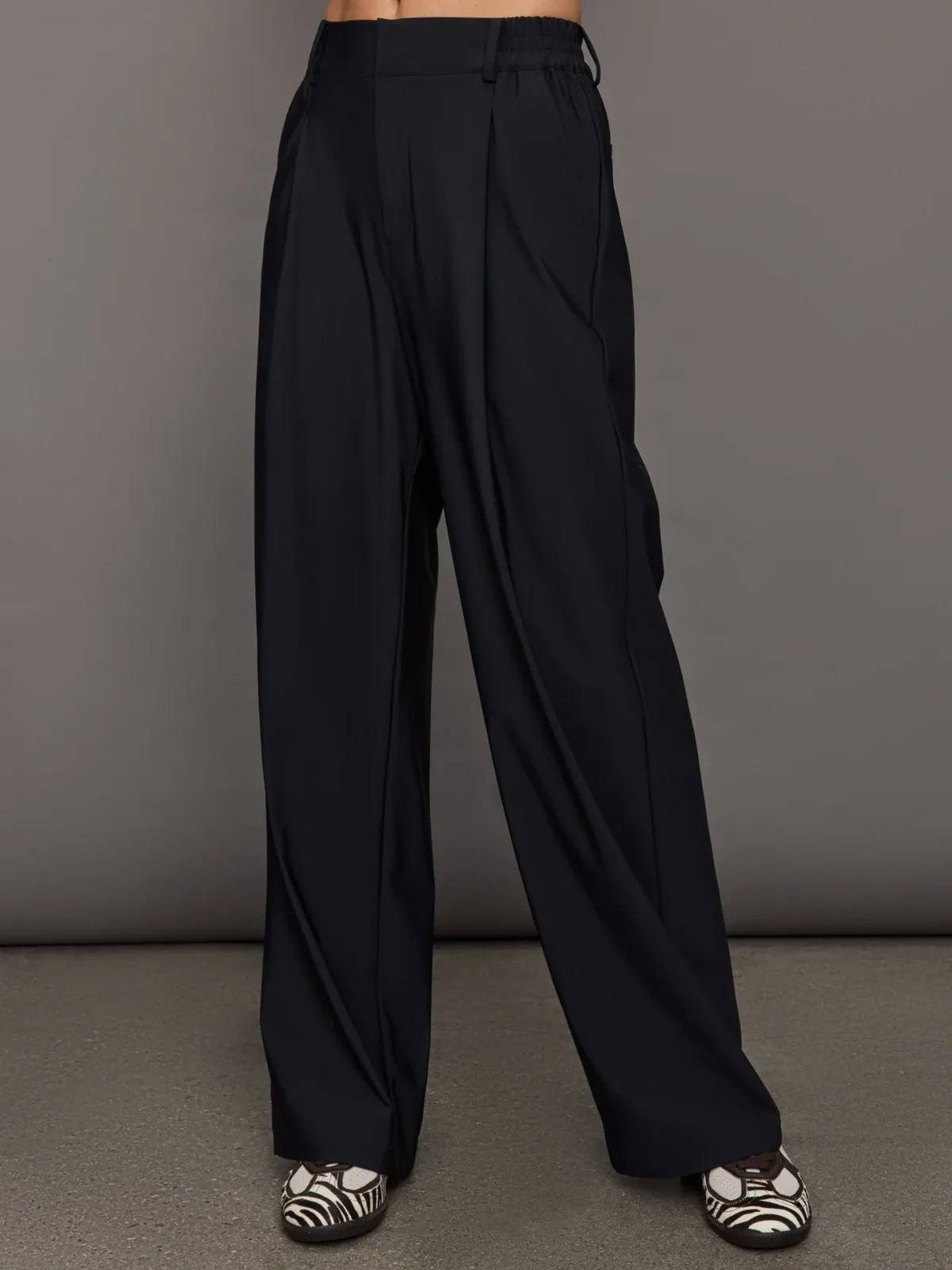 Stretch Woven Pant by Carbon38