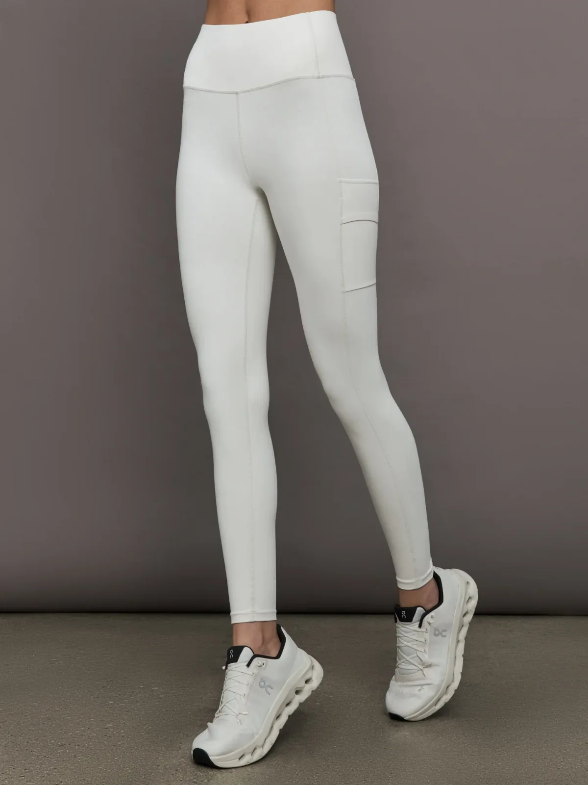 High Rise Sport Pocket Legging in Diamond Compression by Carbon38