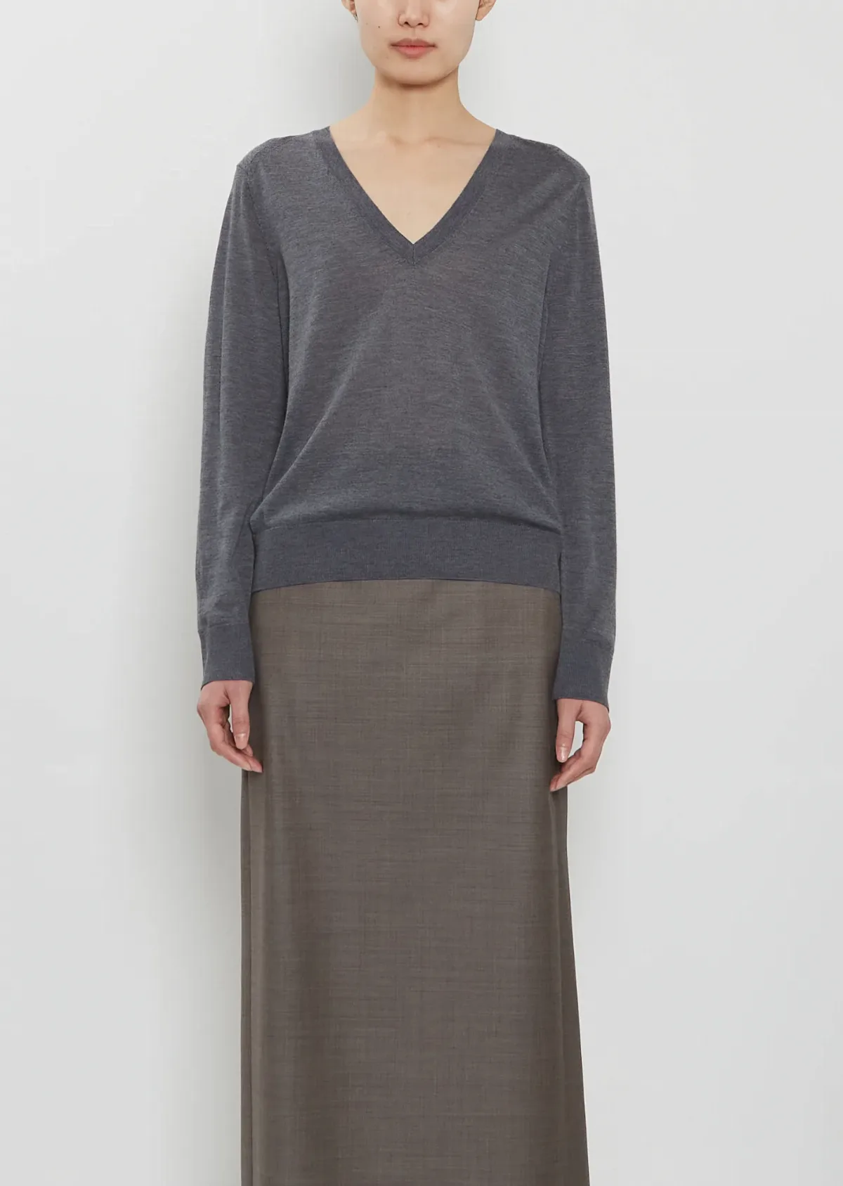 Julio Cashmere V-Neck Sweater by Loulou De Saison