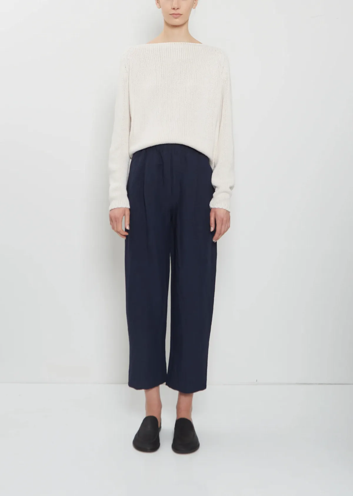 Linen Tapered Trousers by Apuntob