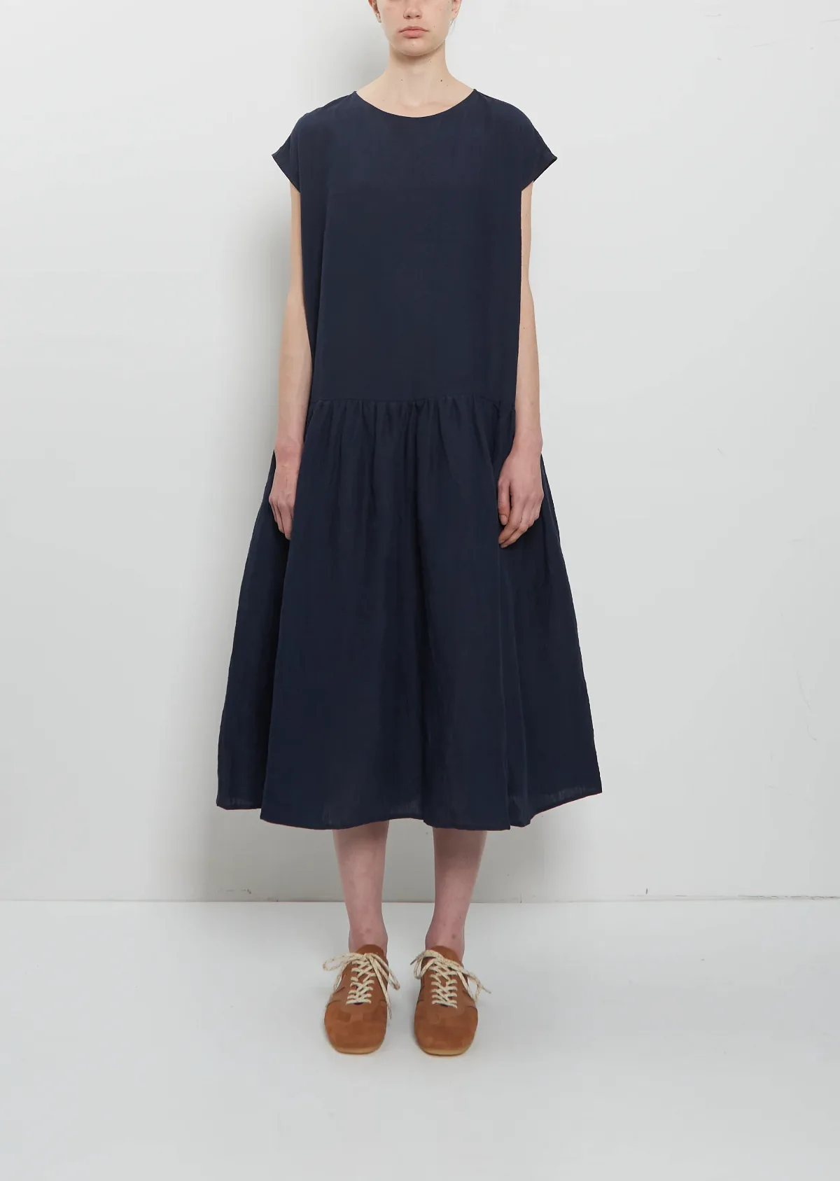 Linen Gathered Waist Dress by Apuntob