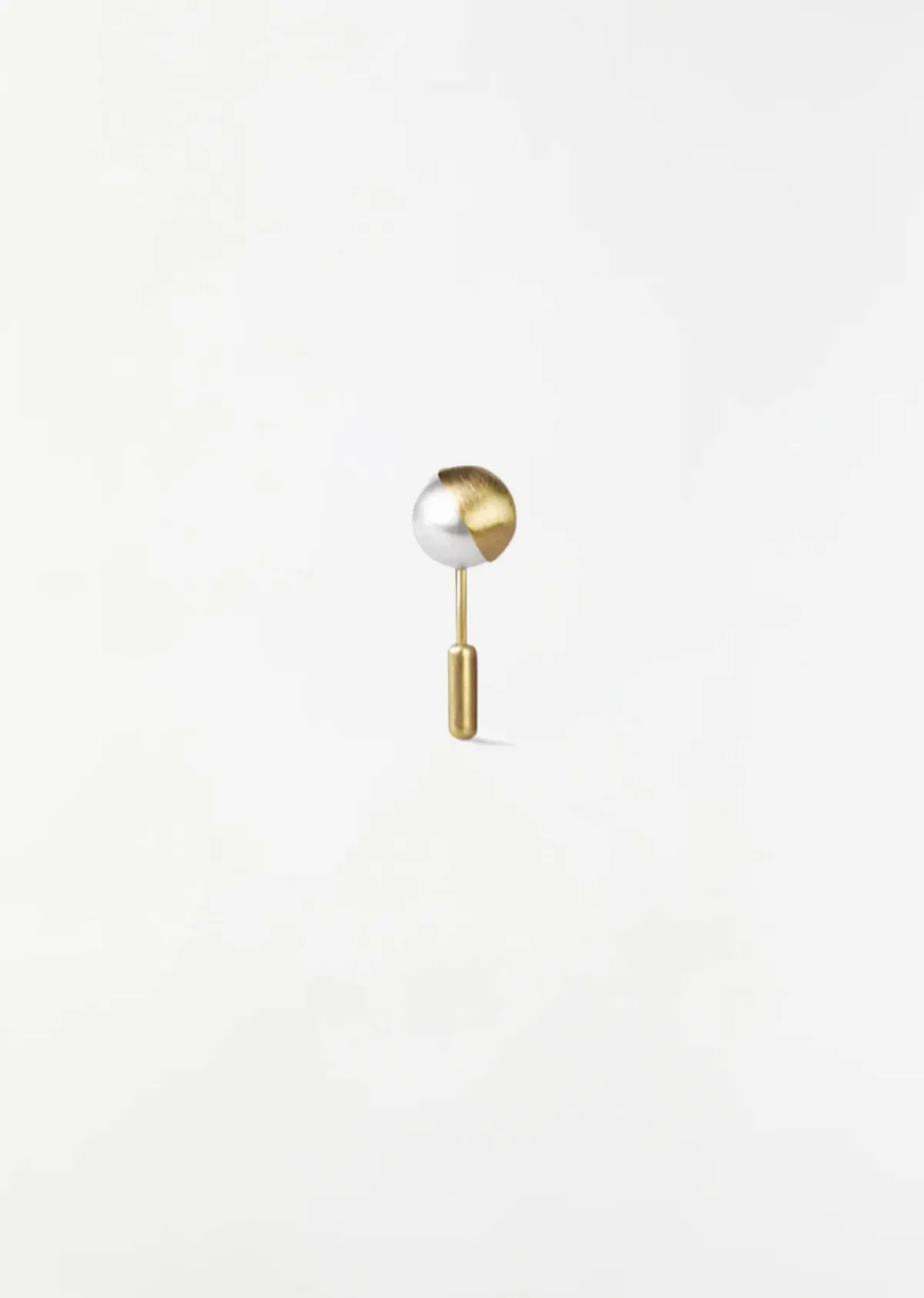 Half Pearl Earring 135 18K Yellow Gold by Shihara