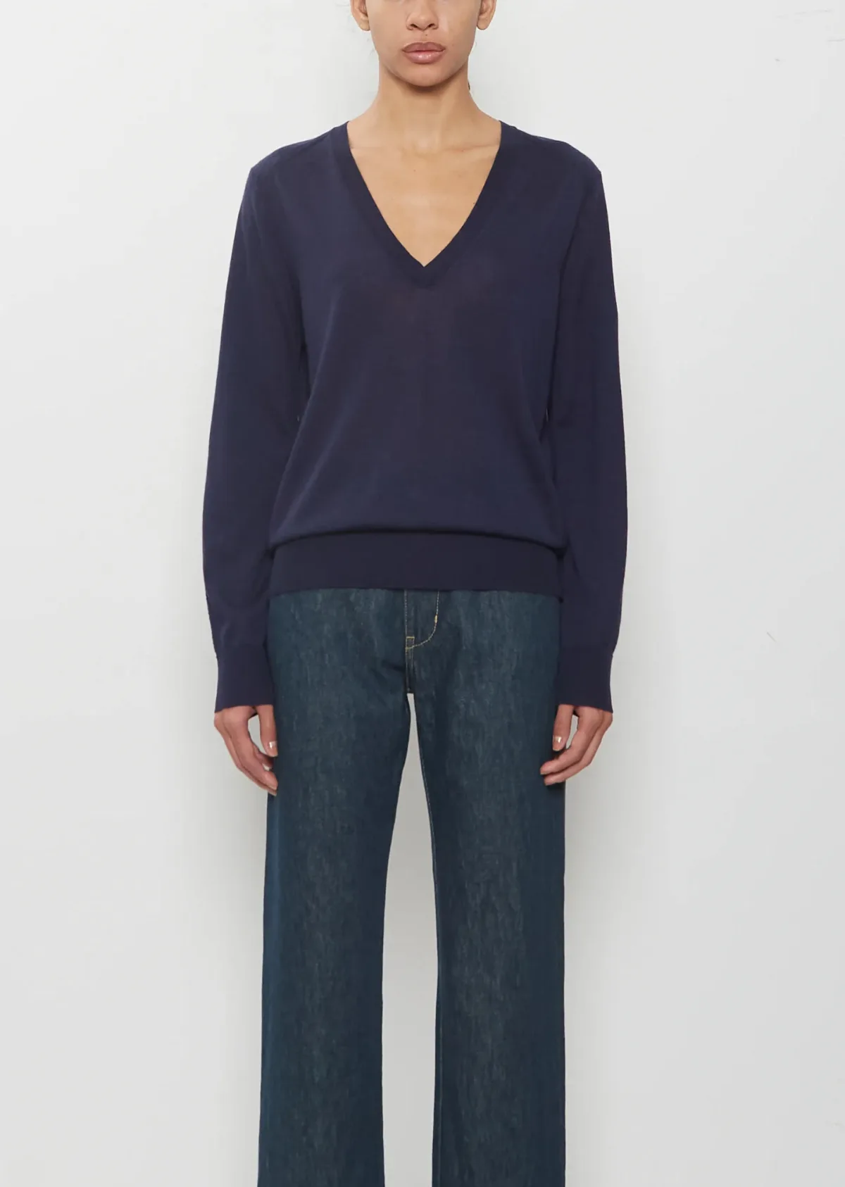 Julio Fine Cashmere V-Neck Sweater by Loulou De Saison