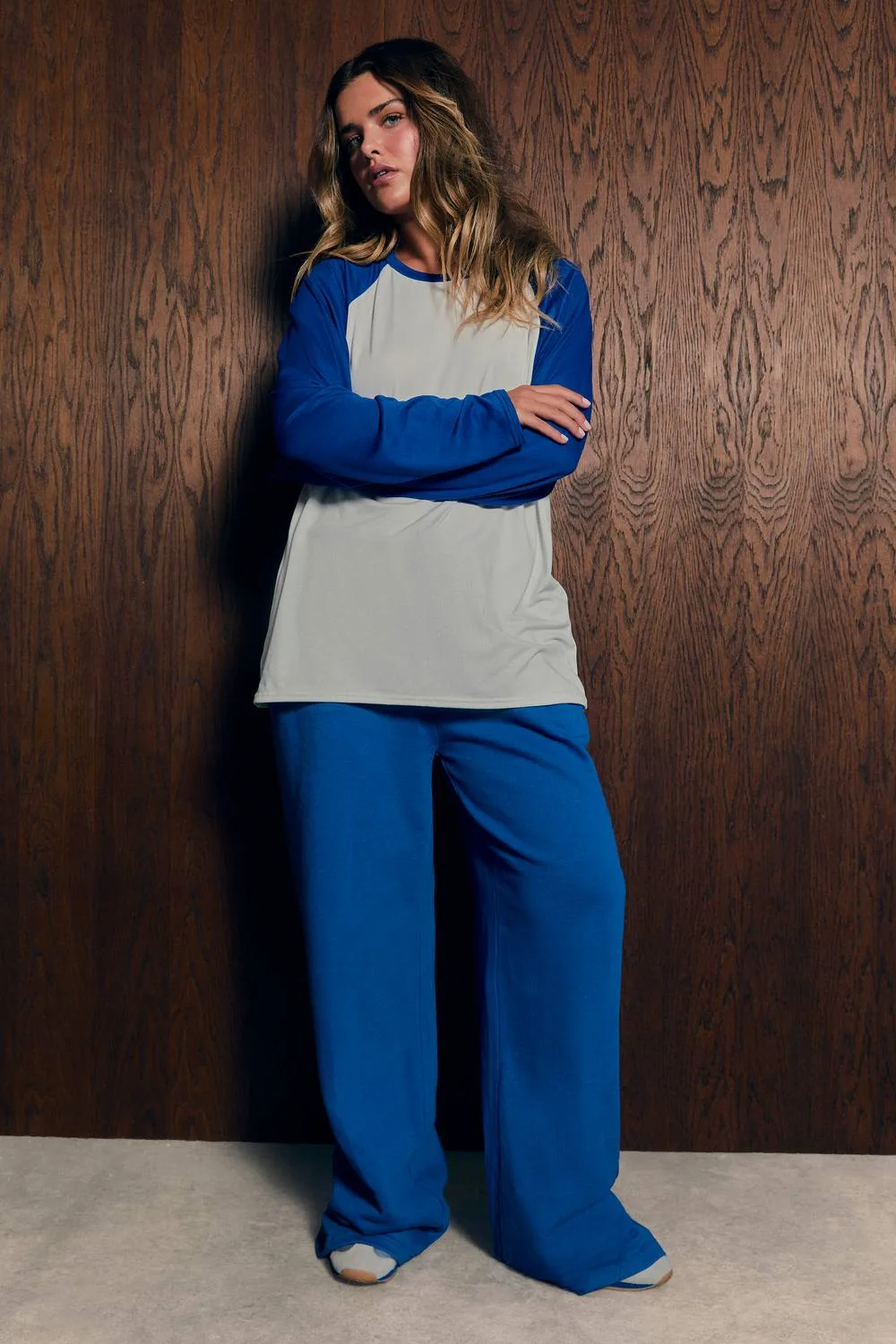 Long Sleeve Contrast Raglan T-Shirt by boohoo
