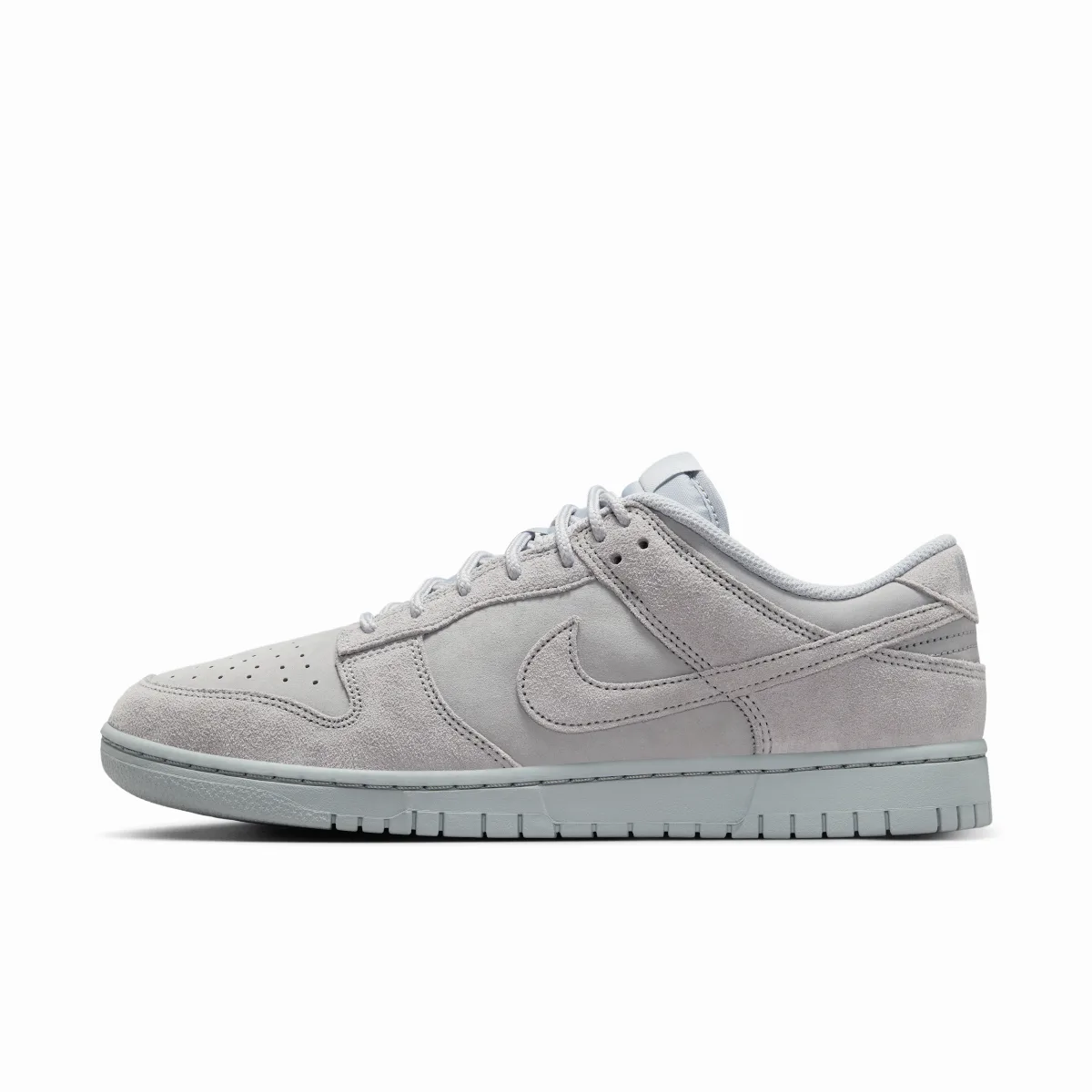Dunk Low Retro SE Shoes by Nike