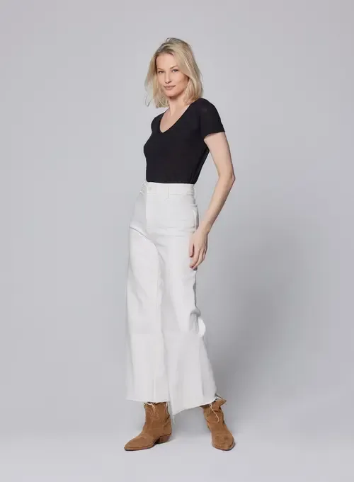 Stretch Linen Short Sleeve V-Neck T-Shirt by Majestic Filatures