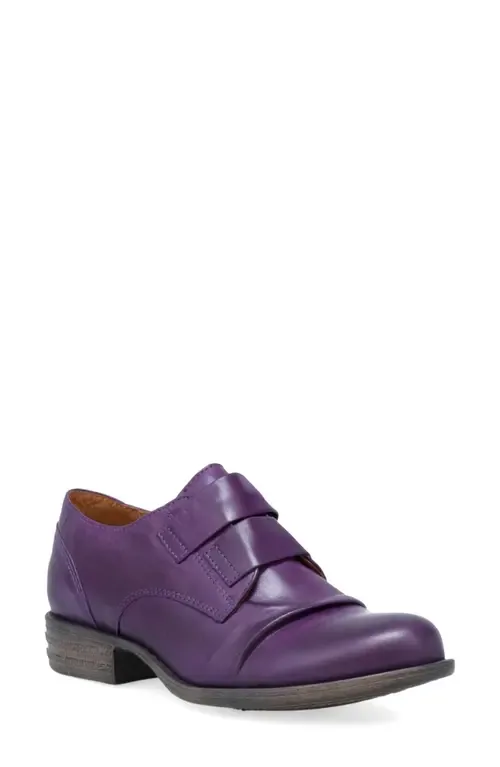 Liam Oxford by Miz Mooz