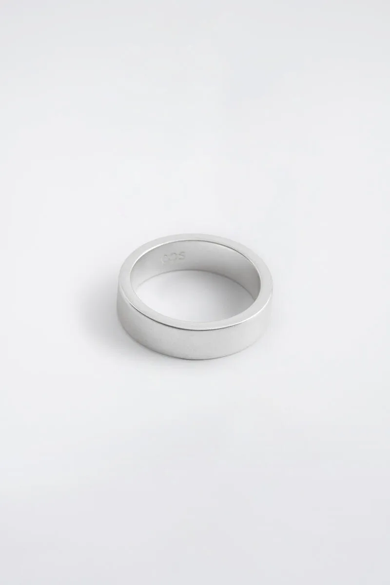 Classic Brushed Ring by COS