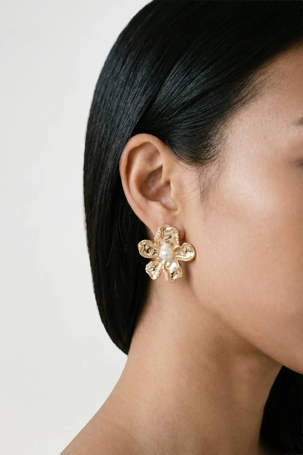 Large Pearl Detail Flower Stud Earrings