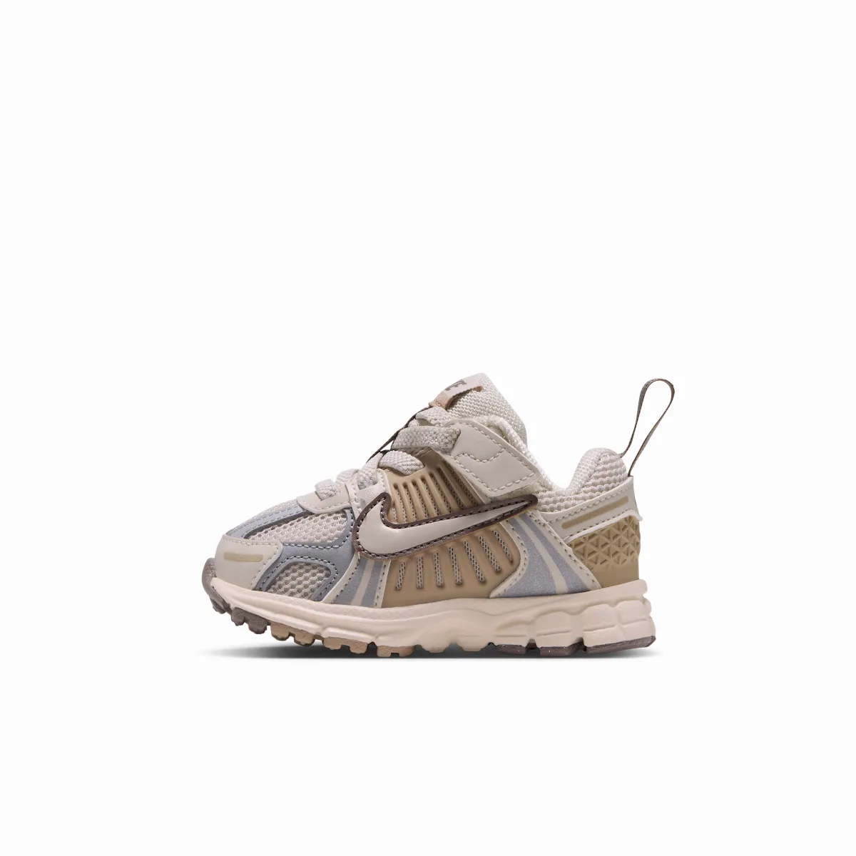 Vomero 5 Shoes by Nike