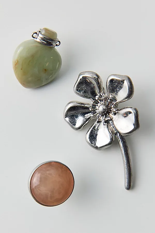 Anne Flower Brooch Set by Urban Outfitters