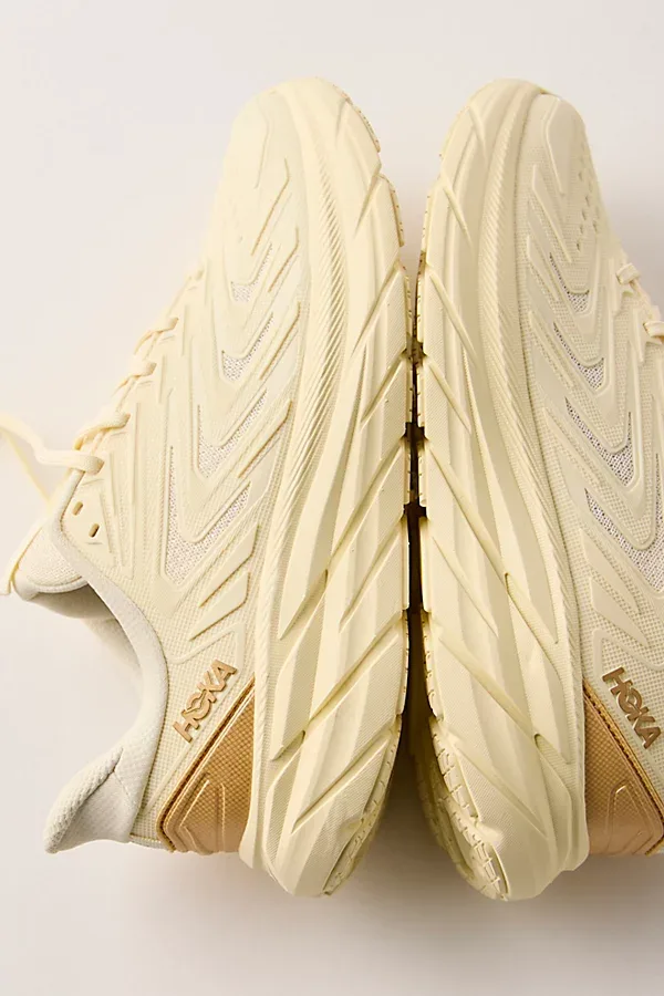 Clifton UTL Sneakers