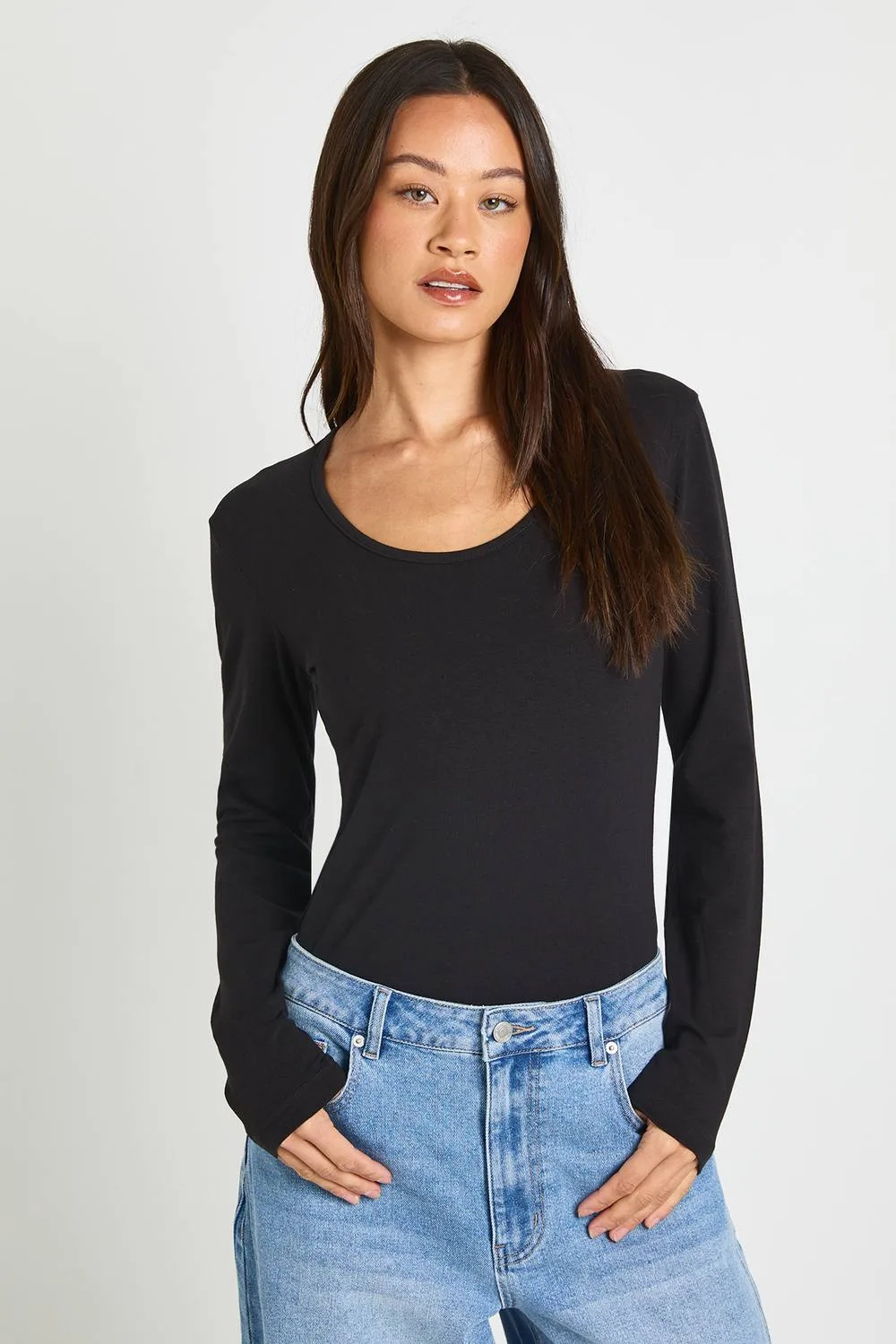 Basic Long Sleeve Scoop Neck Bodysuit by boohoo