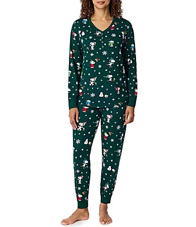 Snoopy Snowflake Print Long Sleeve Henley Neck Jersey Knit Jogger Pajama Set