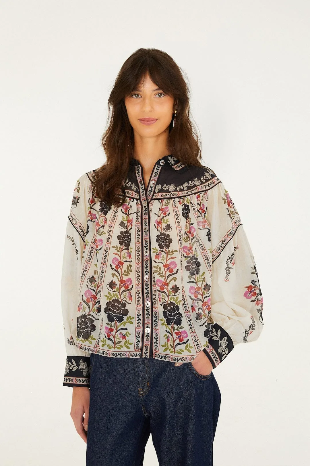 Delicate Floral Collared Buttoned Blouse