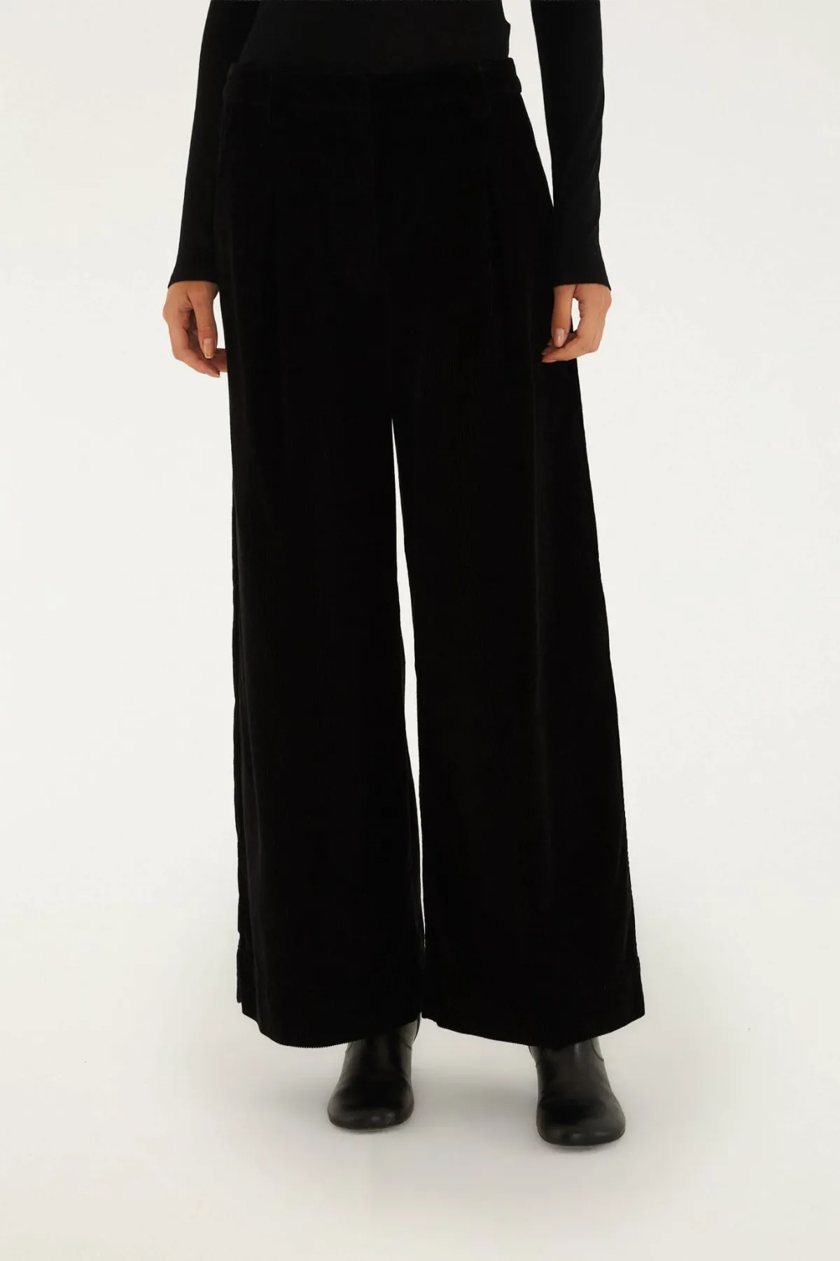 Wide-Leg Tailored Corduroy Pants, BLACK / by FARM Rio