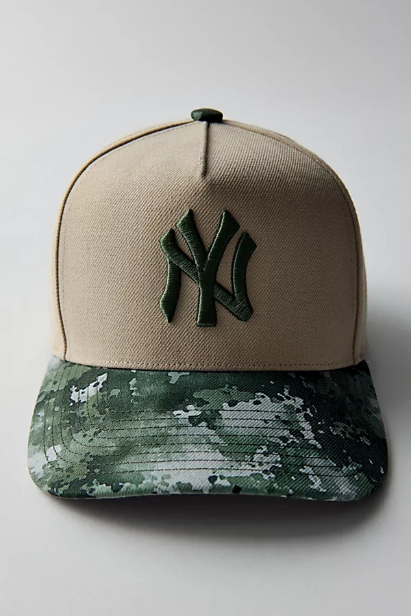 MLB New York Yankees Camo Brim Snapback Hat by Mitchell & Ness