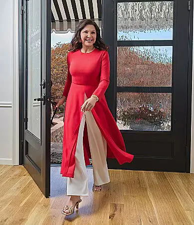 Ming Wang x Anna Marie Stretch Deco Crepe Modern Longline Slit Blouse by Ming Wang